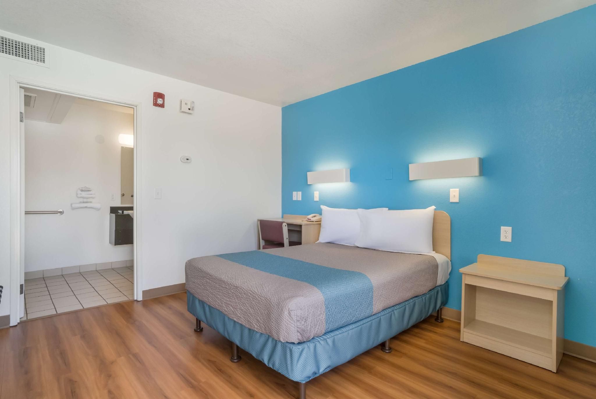 1 Full Bed | Mobility Access Tub, Nsmk