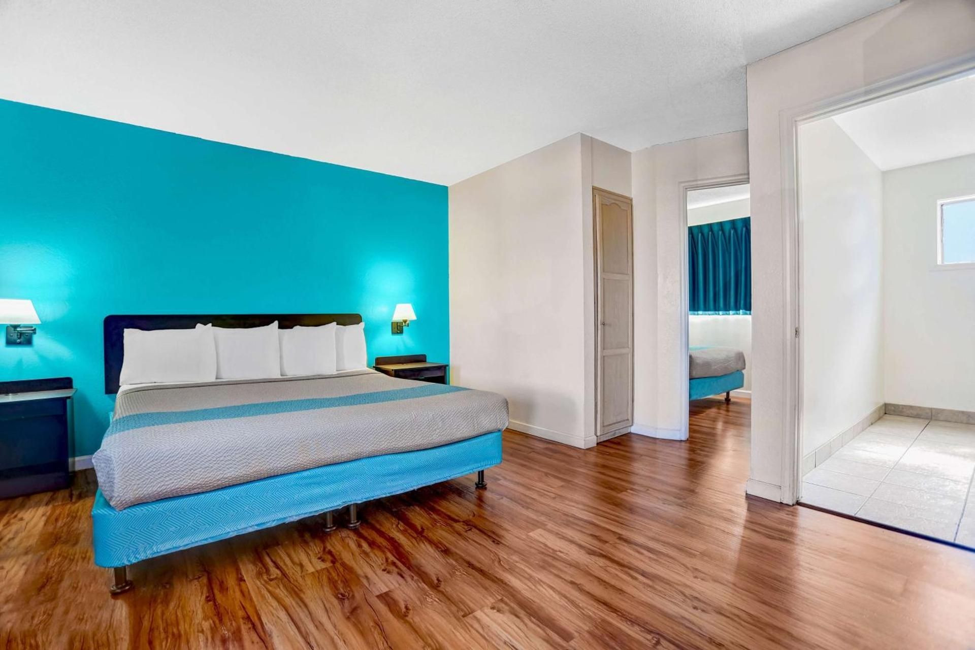 King Room with Roll-In Shower - Disability Access