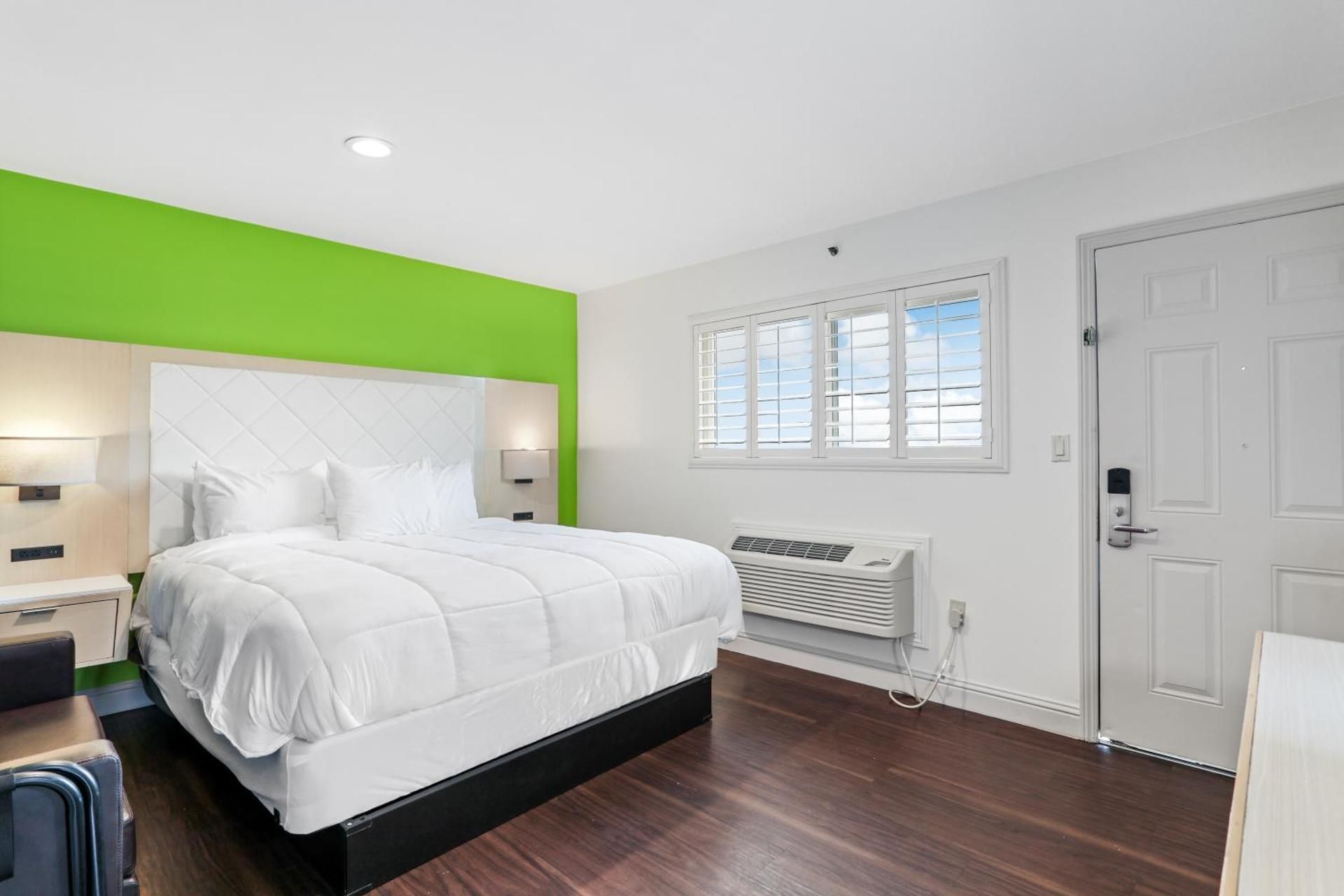 King Room - Accessible/Non-Smoking