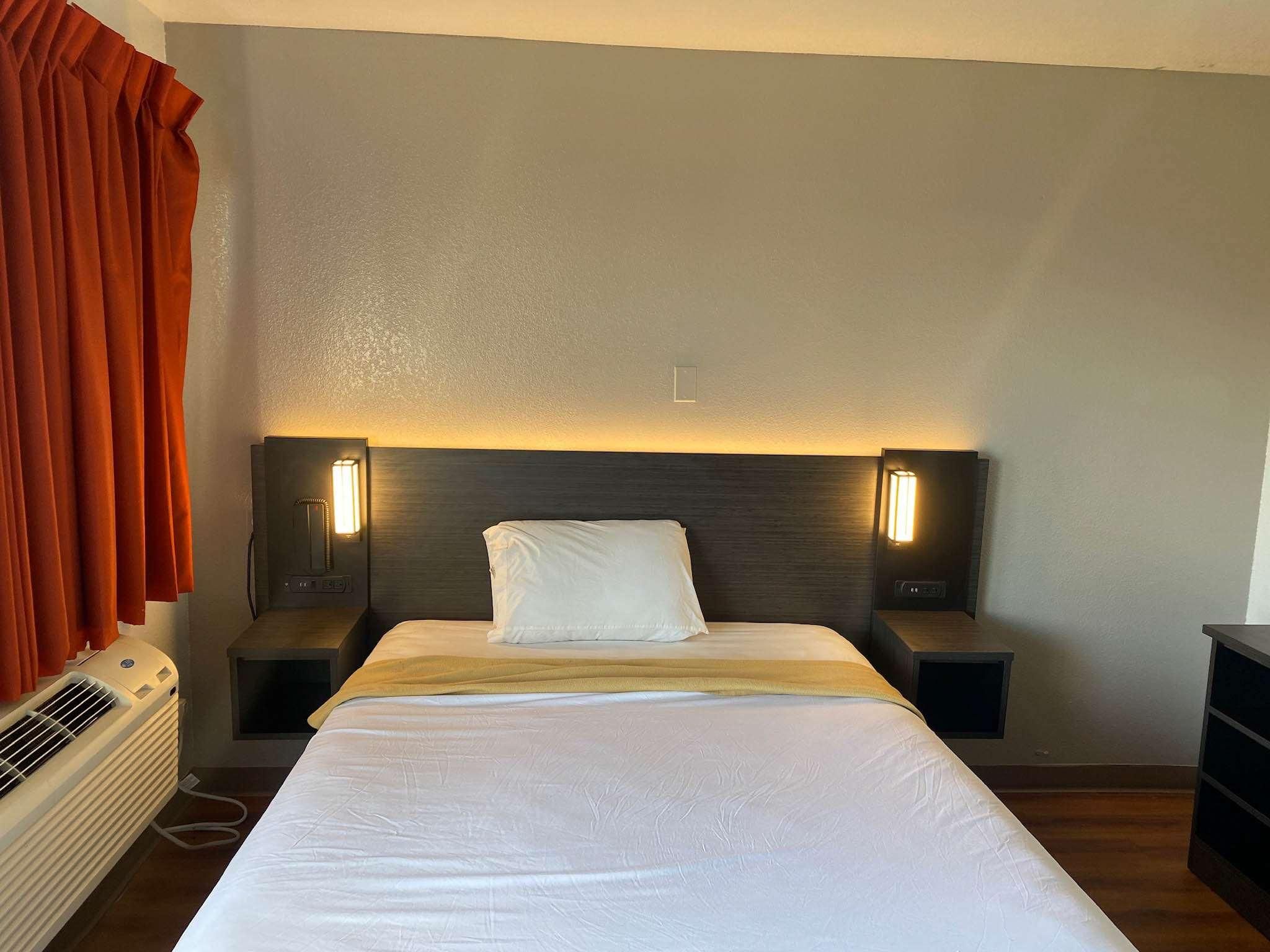 Motel 6 Gulfport, MS – Airport 1 QB | MOBILITY ACCESS RI SHWR NSMK 2