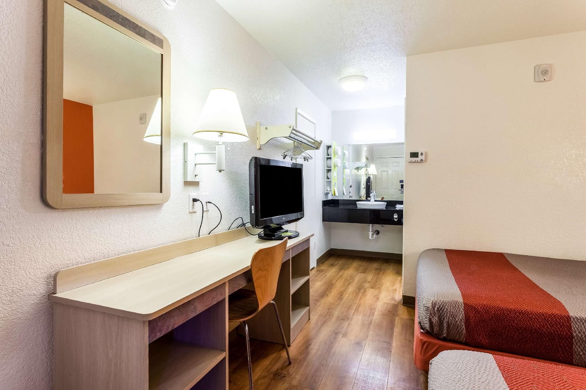 2 Full Beds Non-Smoking