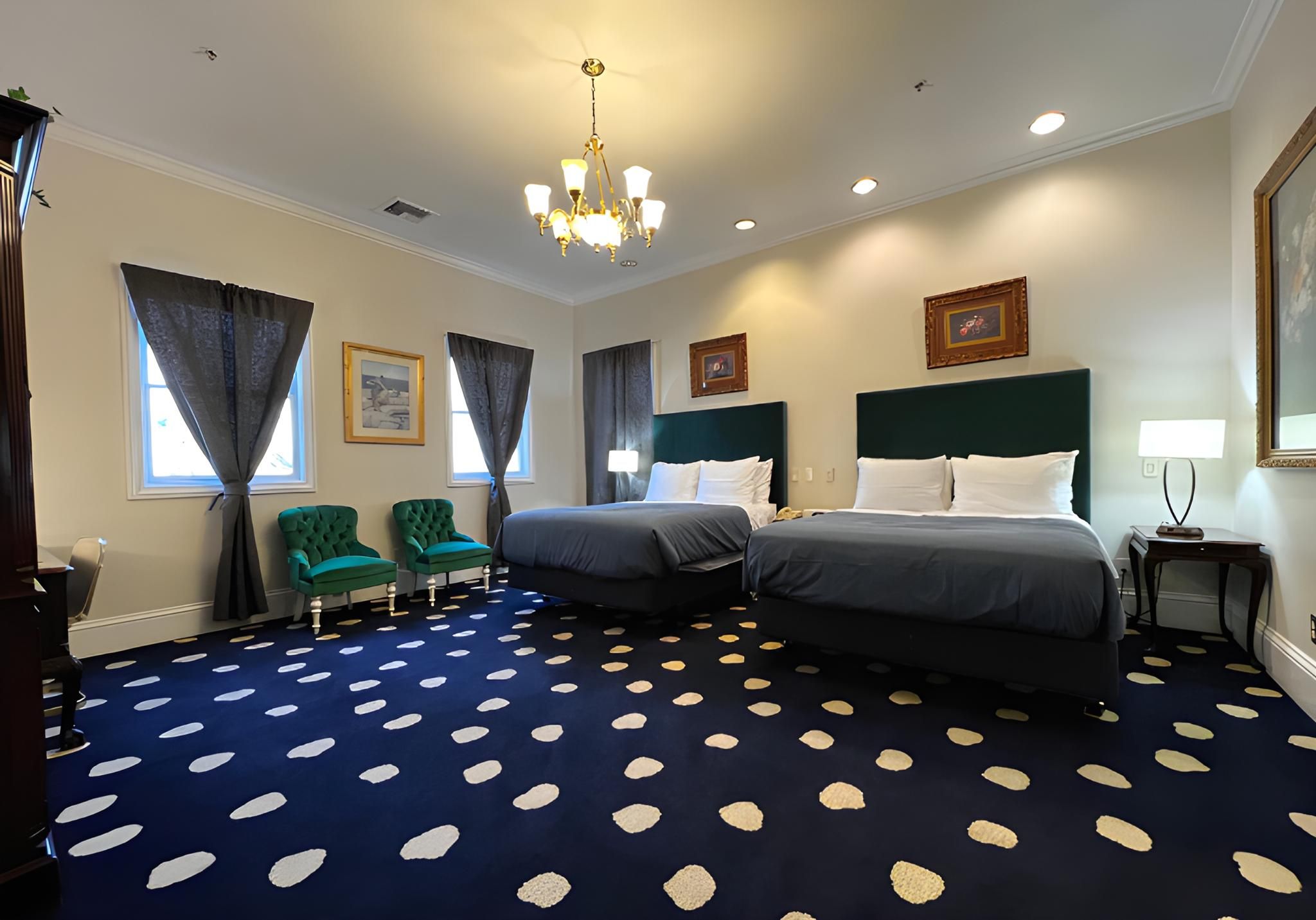 The Sterling Hotel Double Queen Suite