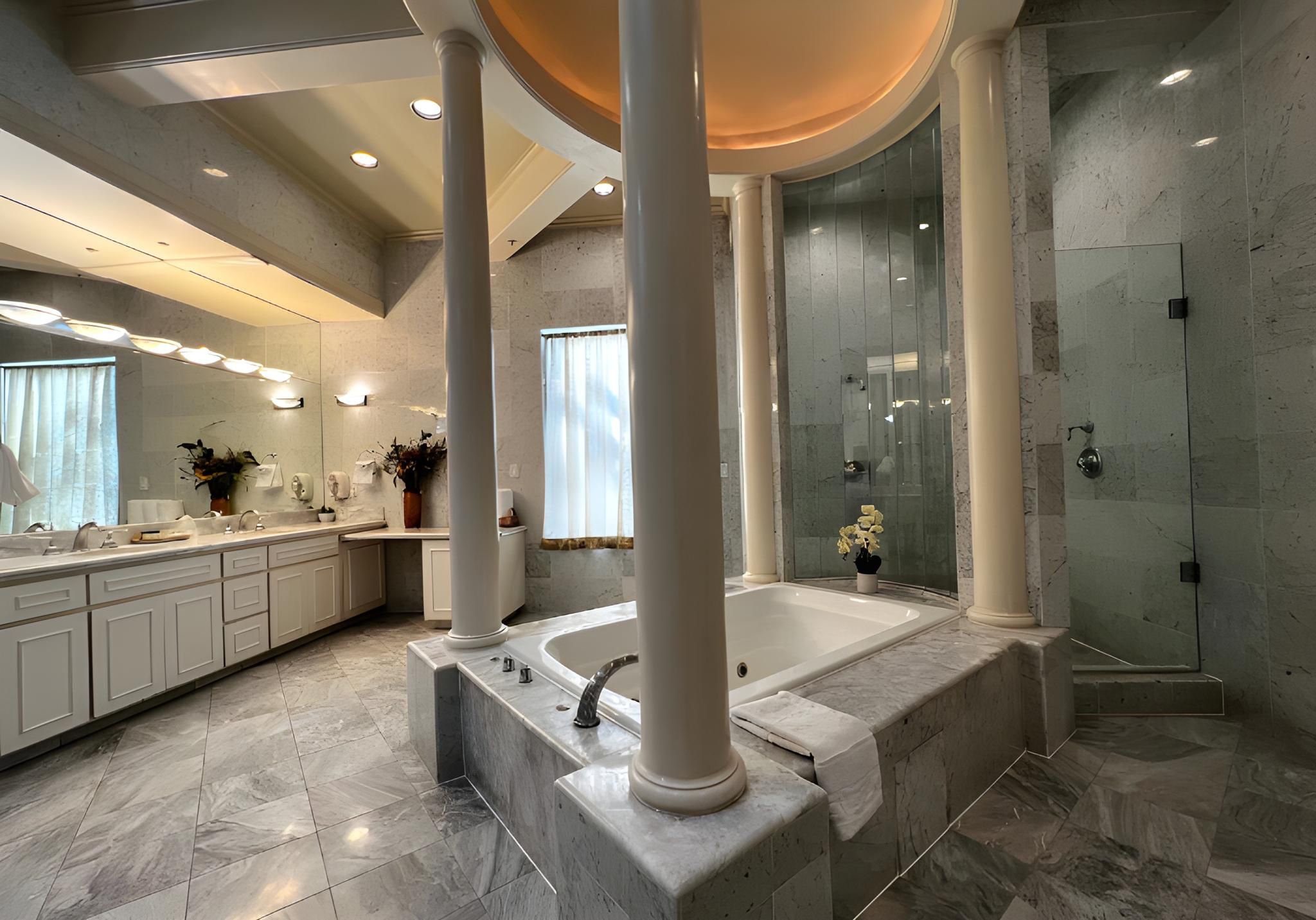 The Sterling Hotel King Grand Suite 3