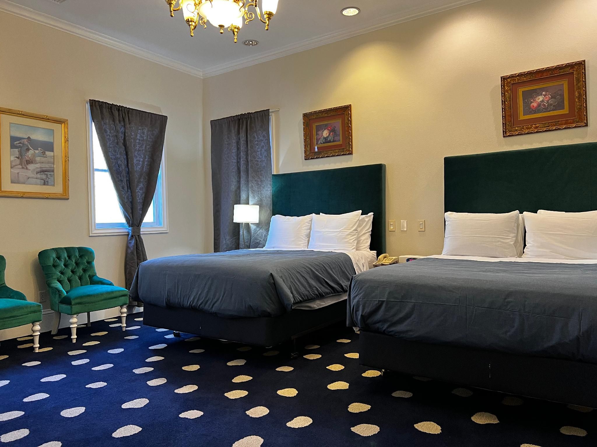 The Sterling Hotel Double Queen Suite 2