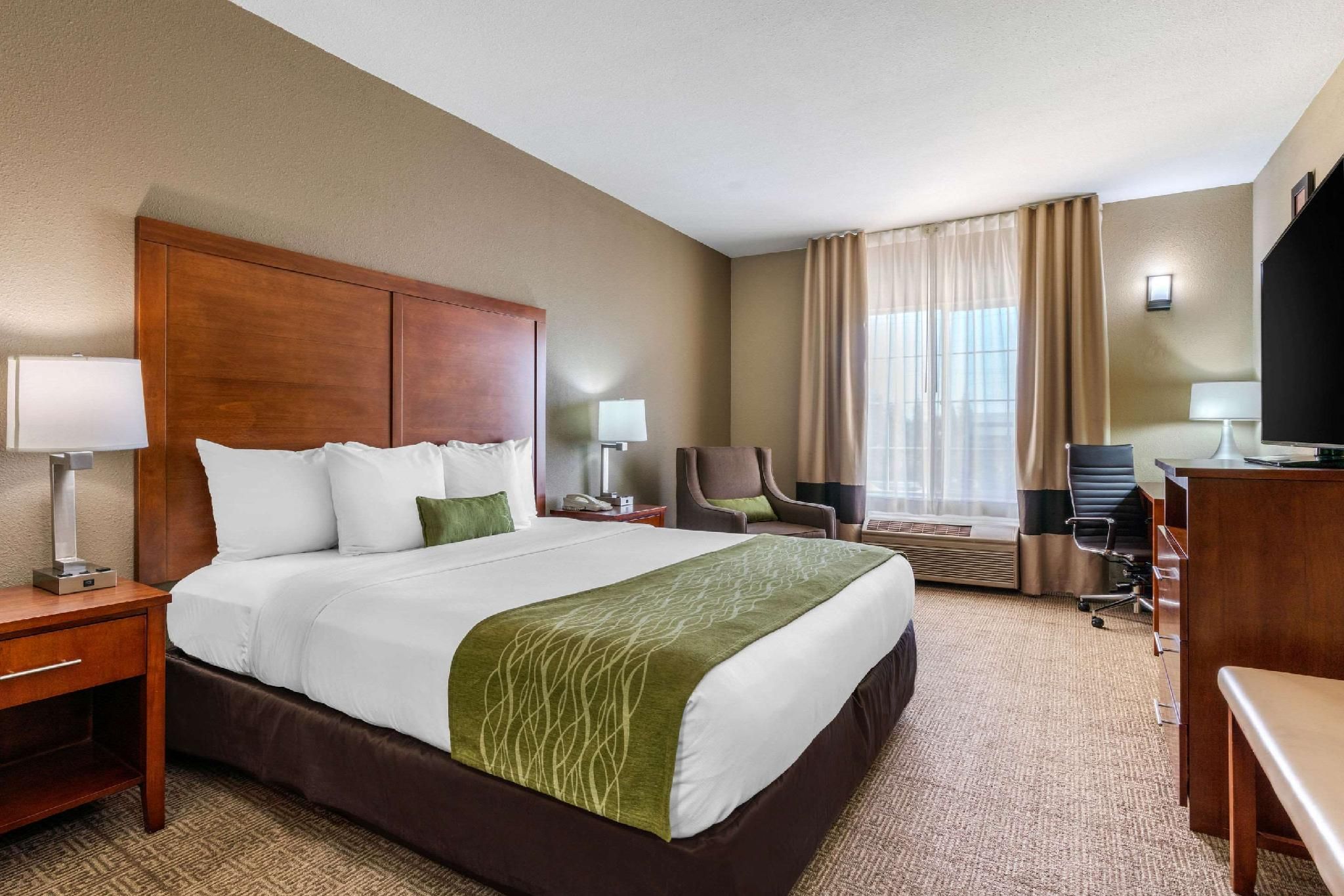 1 King Bed, Nonsmoking