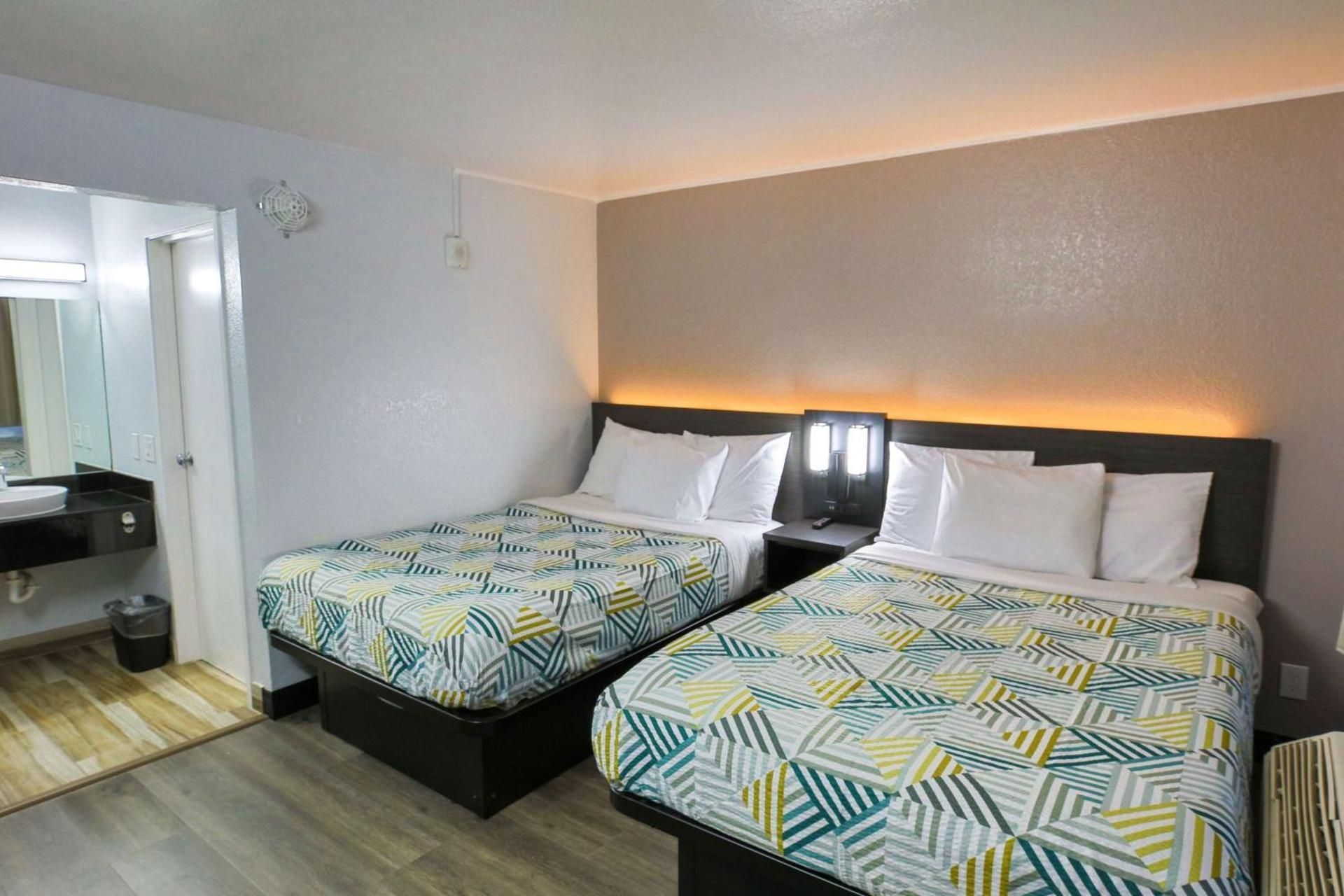 Queen Room with Two Queen Beds - Disability Access - Roll In Shower