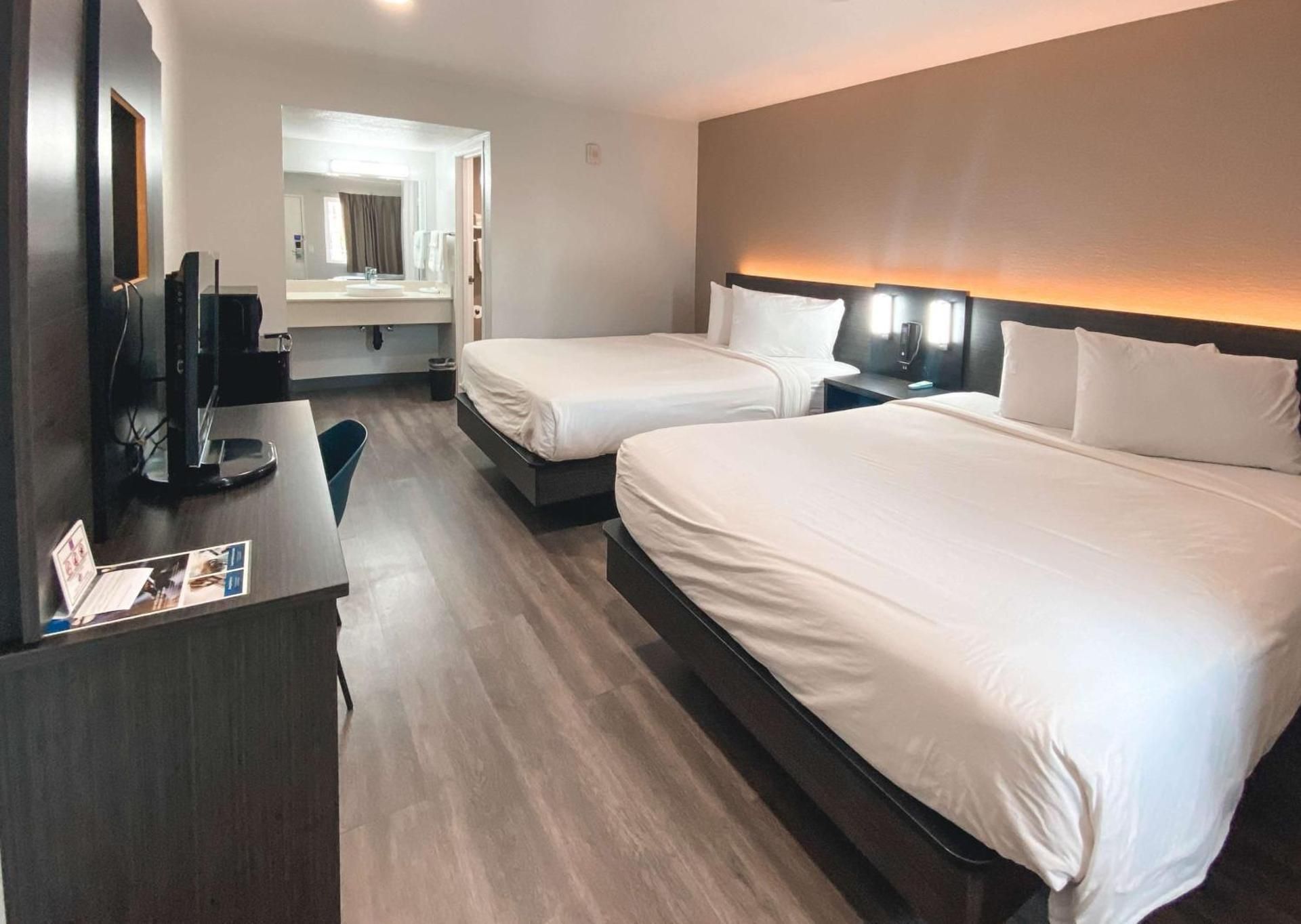 Queen Room with Two Queen Beds - Disability Access - Non-Smoking