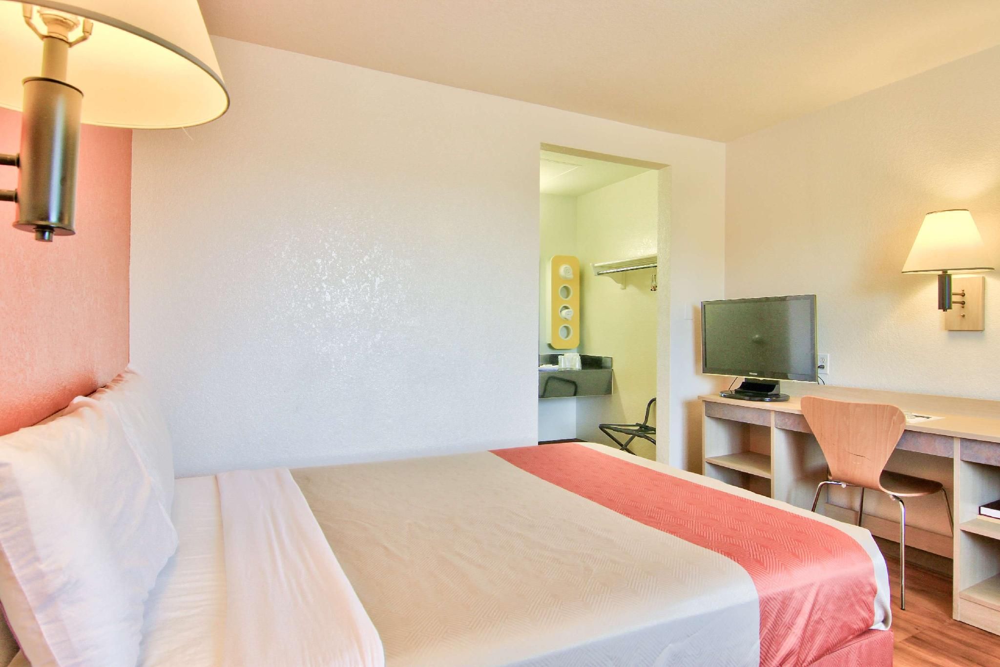 1 Queen Bed | Mini Fridge