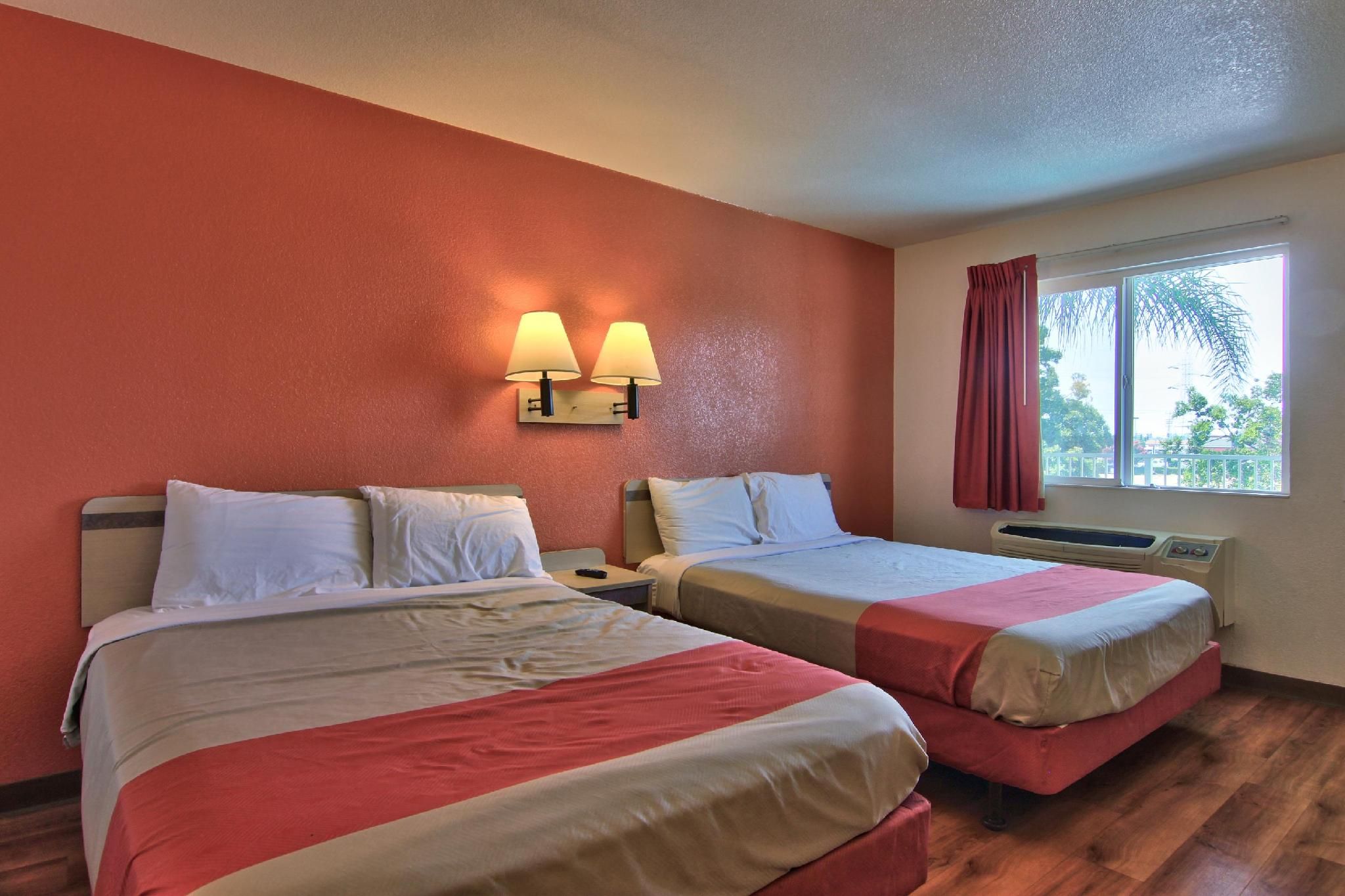 2 Full Beds | ADA/Tub/Micfridge