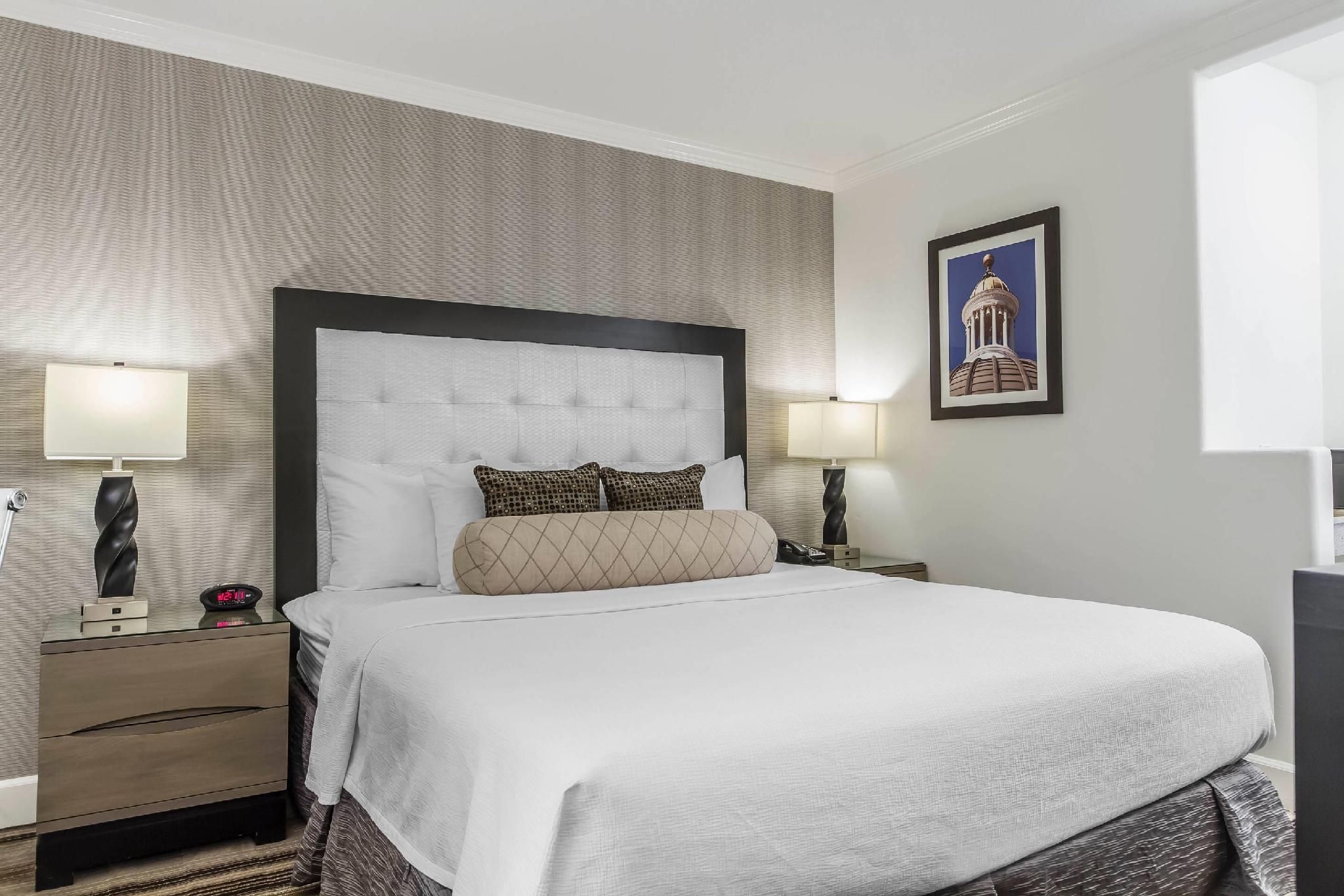 1 King Bed, Nonsmoking