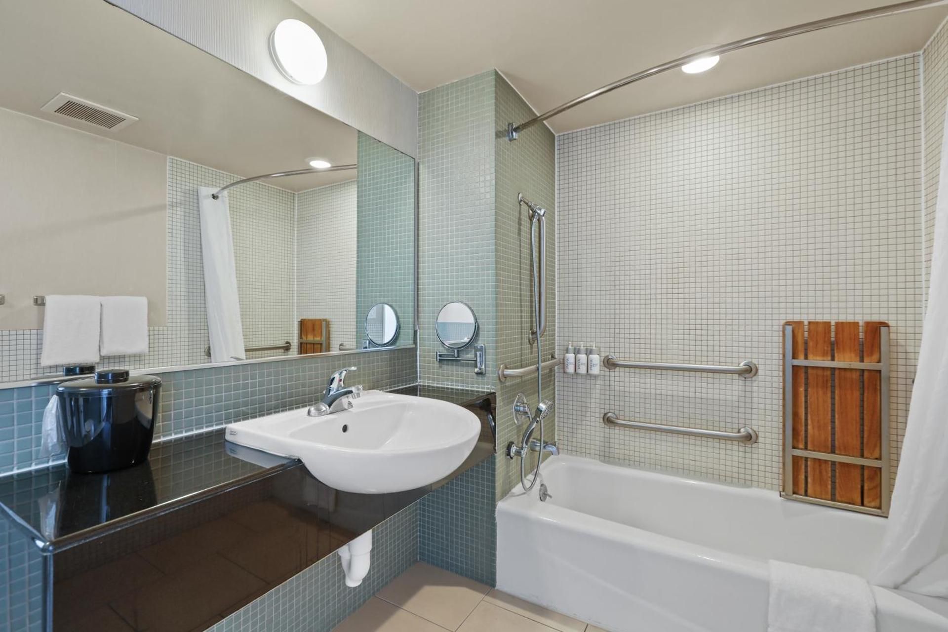 Queen Room - Disability Access