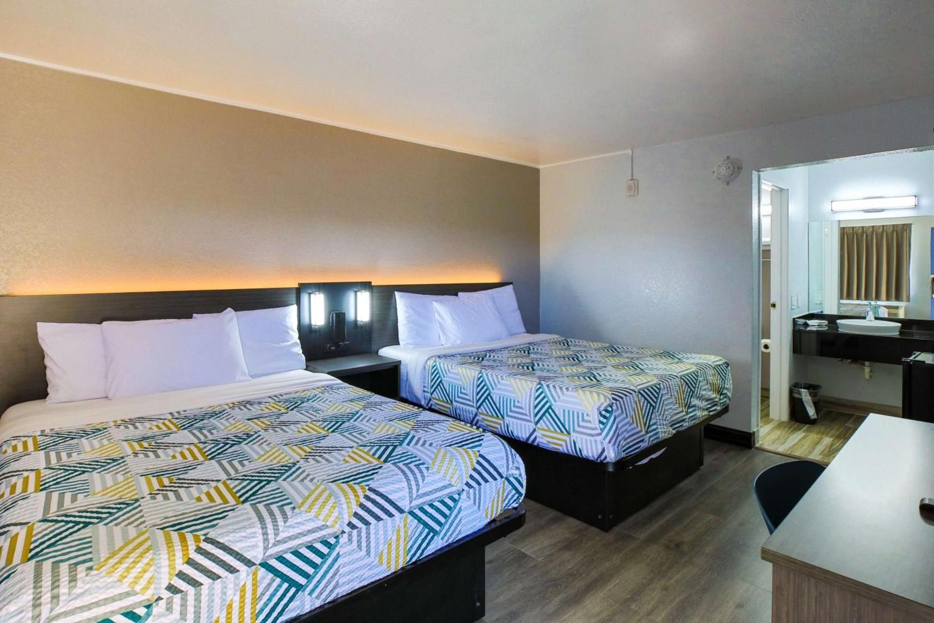 Deluxe Queen Room with Two Queen Beds