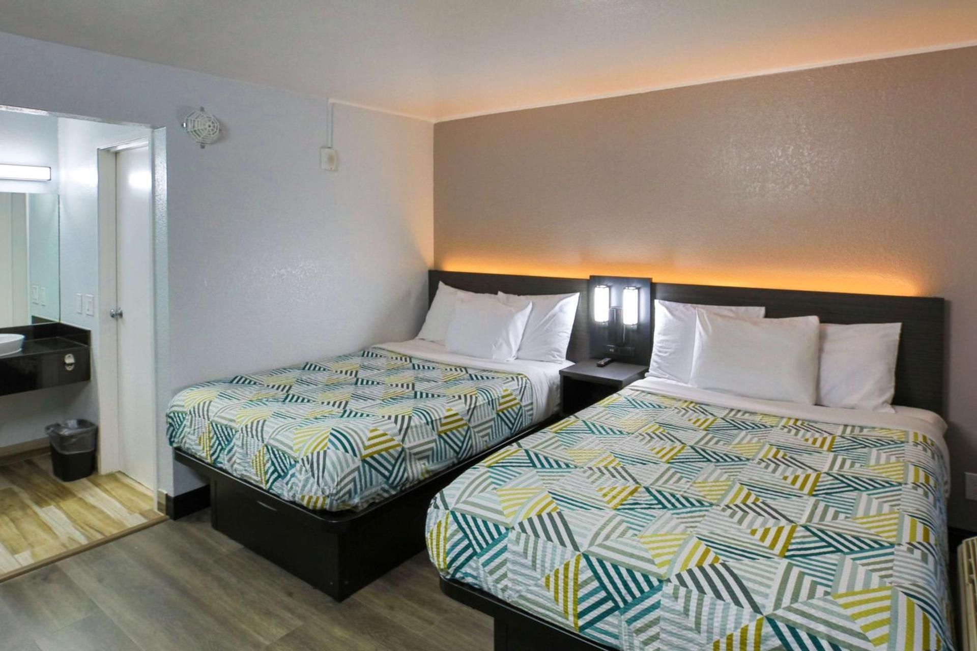 Queen Room with Two Queen Beds - Disability Access - Roll In Shower