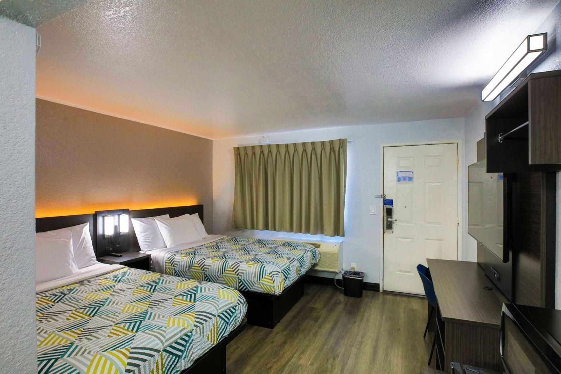 Queen Room with Two Queen Beds - Disability Access - Roll In Shower