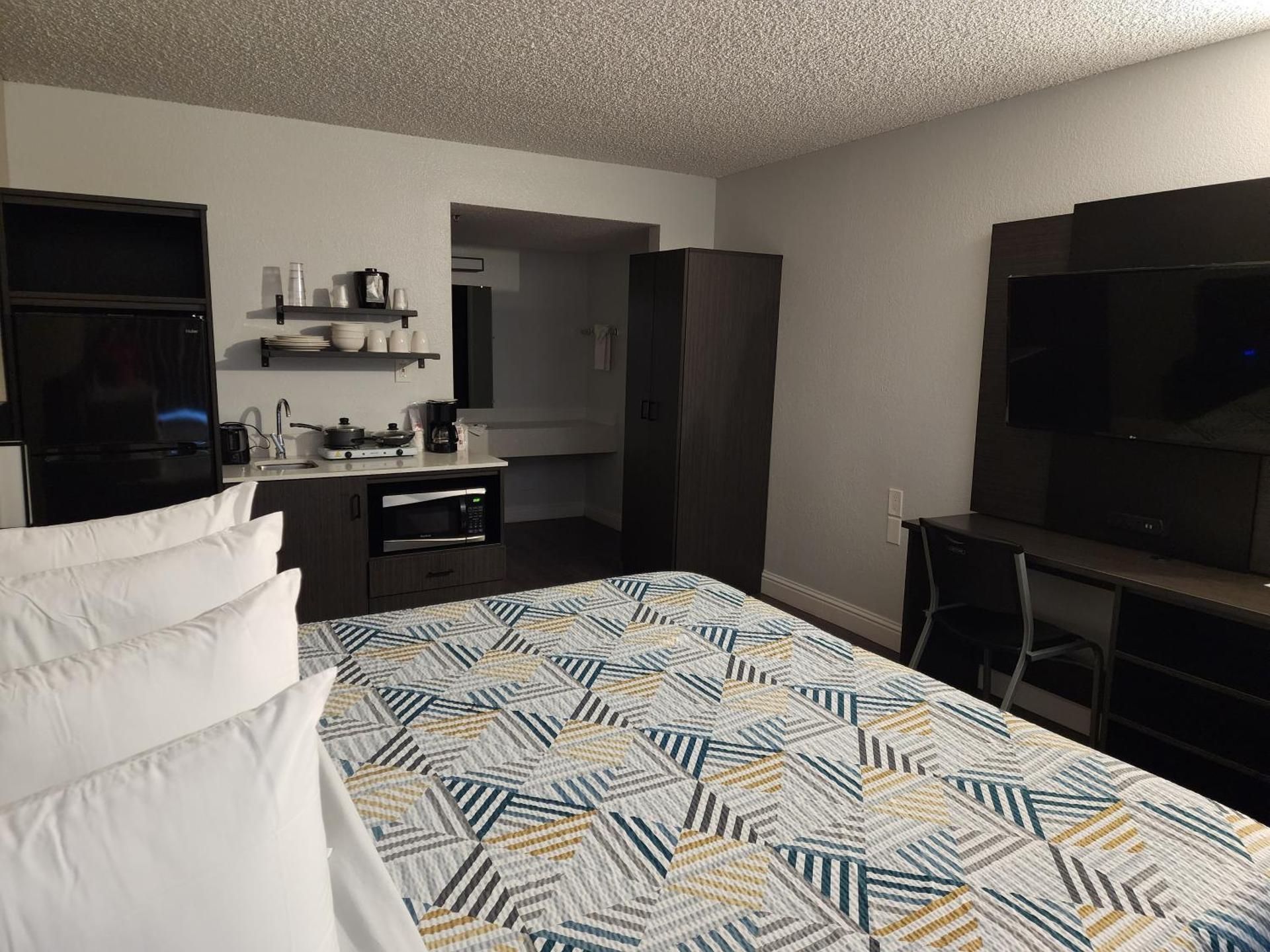 King Room - Non-Smoking