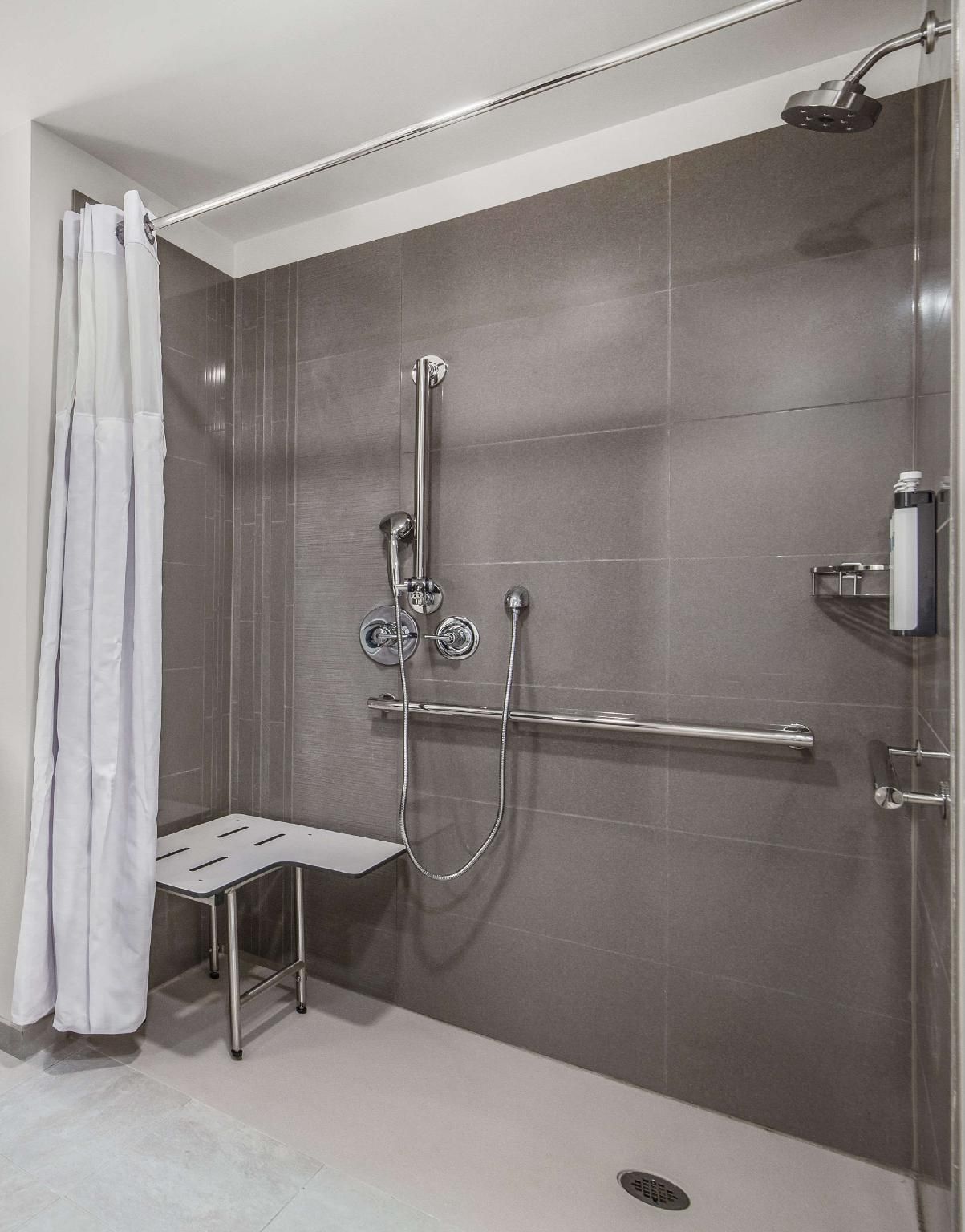 Hyatt House Sacramento/Midtown Accessible Two Queen Bedsrollin Shower 3