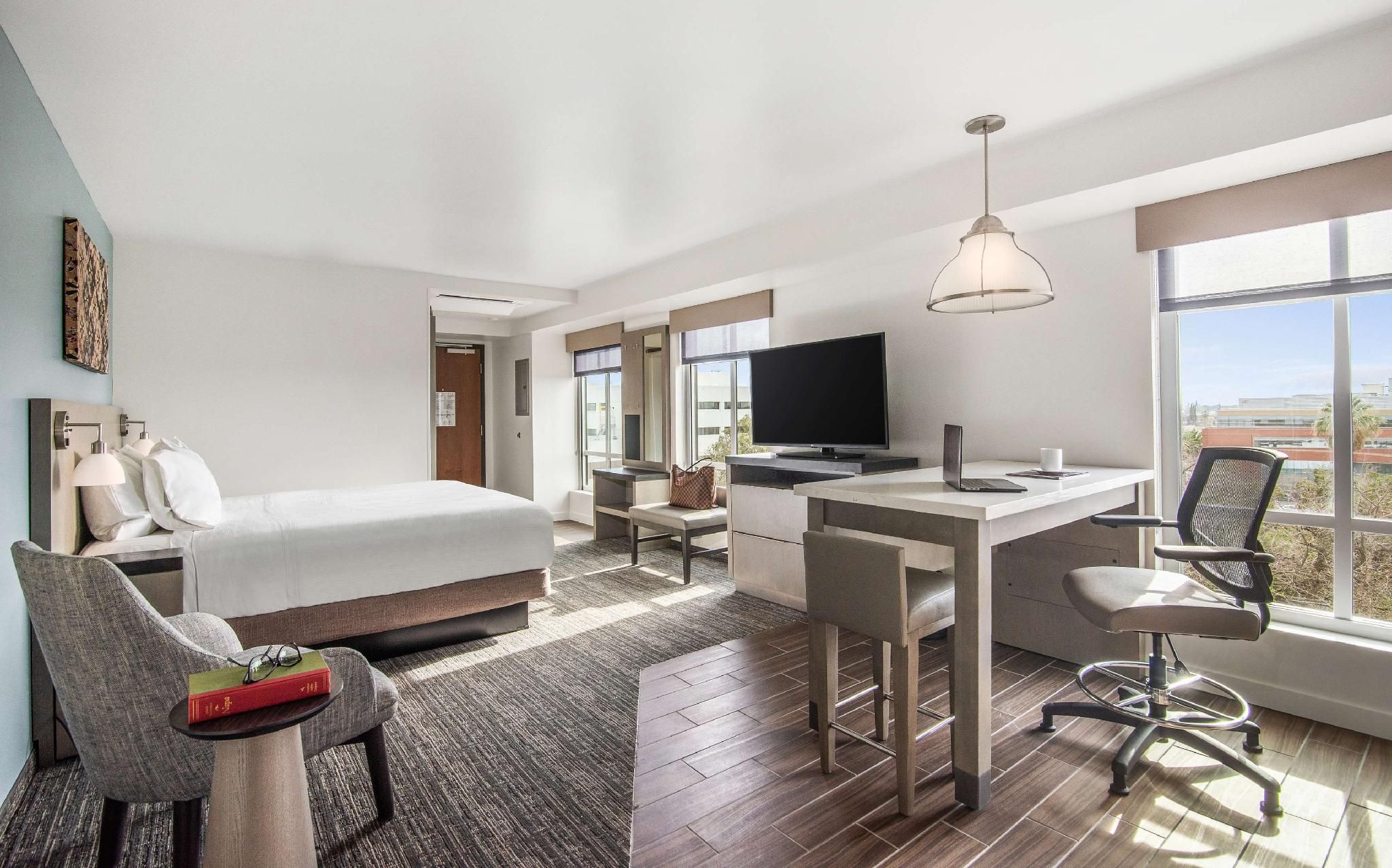 Sutters Fort Studio Kitchen Suite King Bed