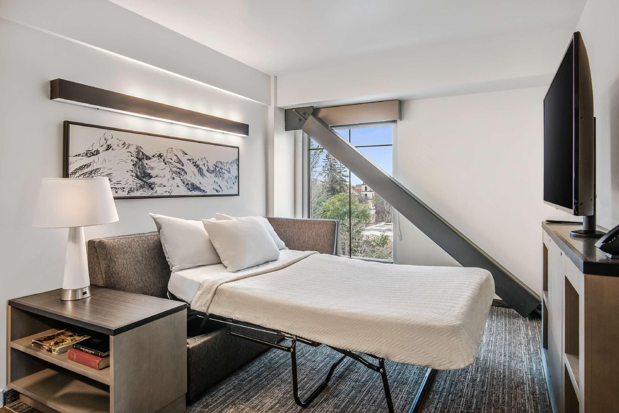 One Bedroom High Floor Kitchen Suite King Bed (Plus Sofa Bed)