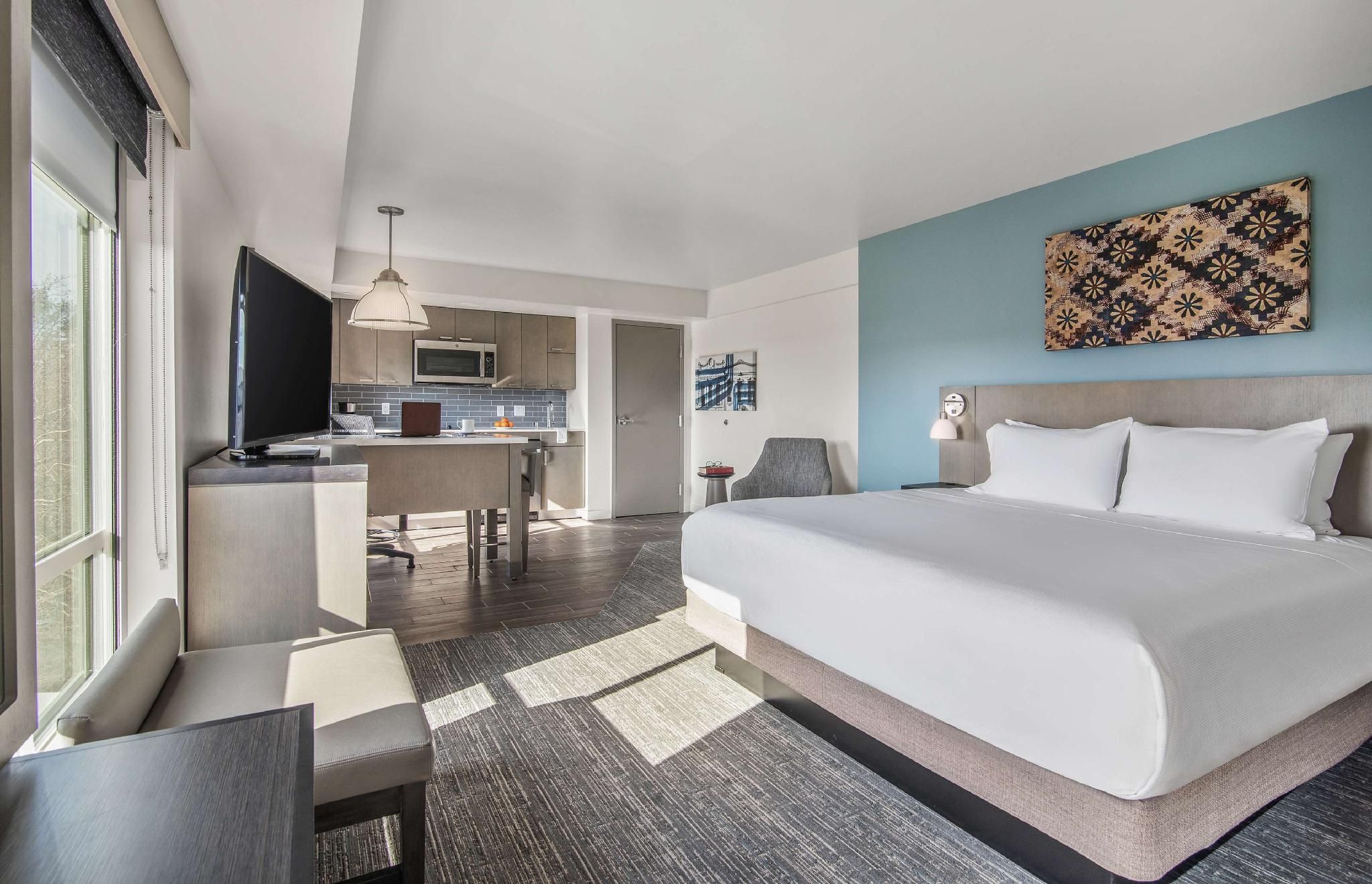 High Floor Studio Kitchen Suite King Bed (Plus Sofa Bed)