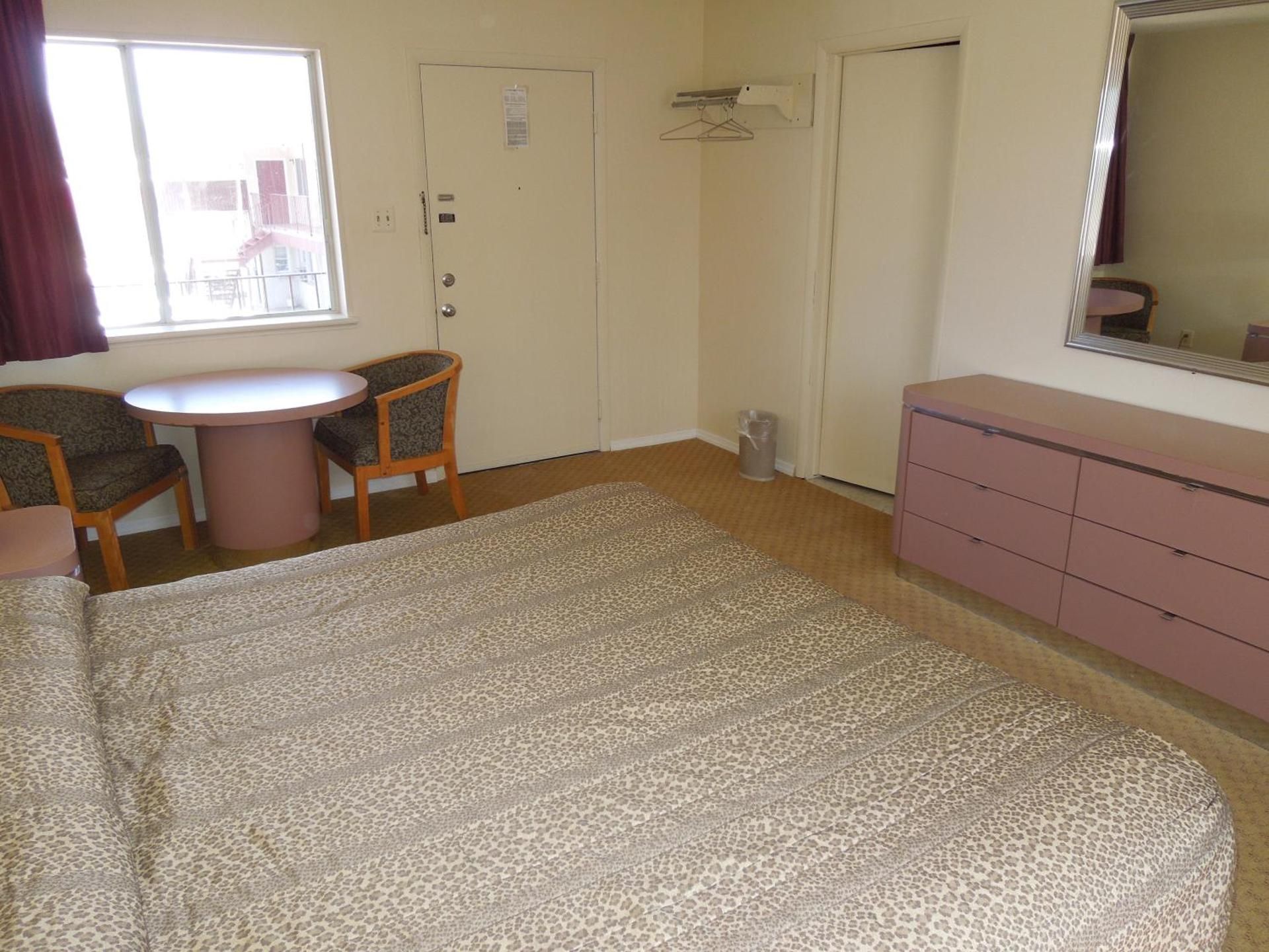 Starlite Motor Inn King Room