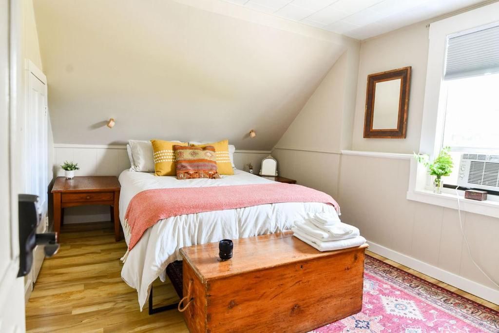 Queen Room with Shared Bathroom