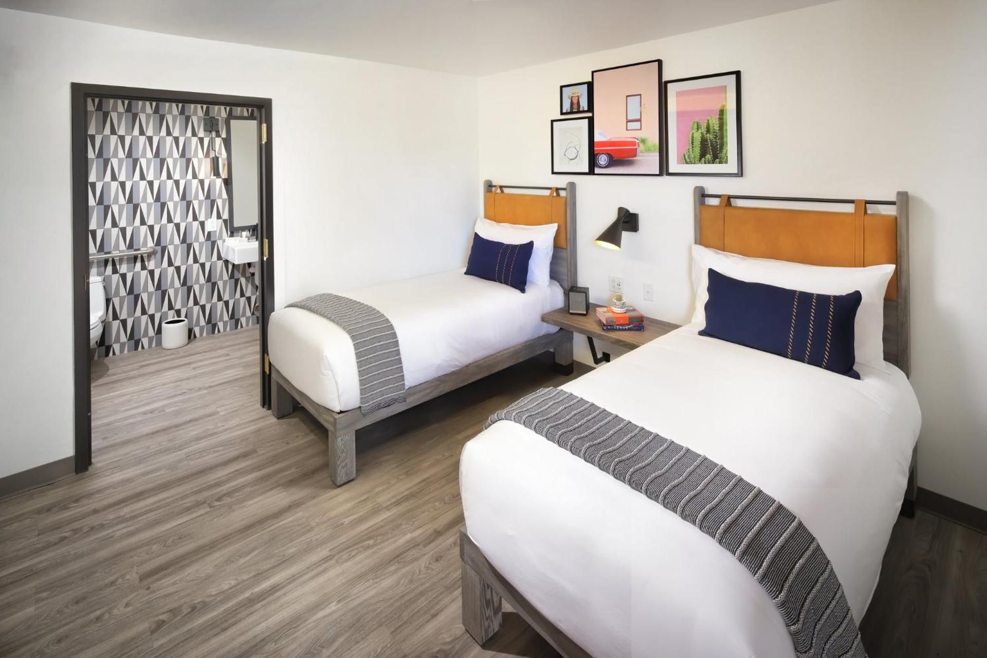 Standard Twin Room - Mobility Accessible