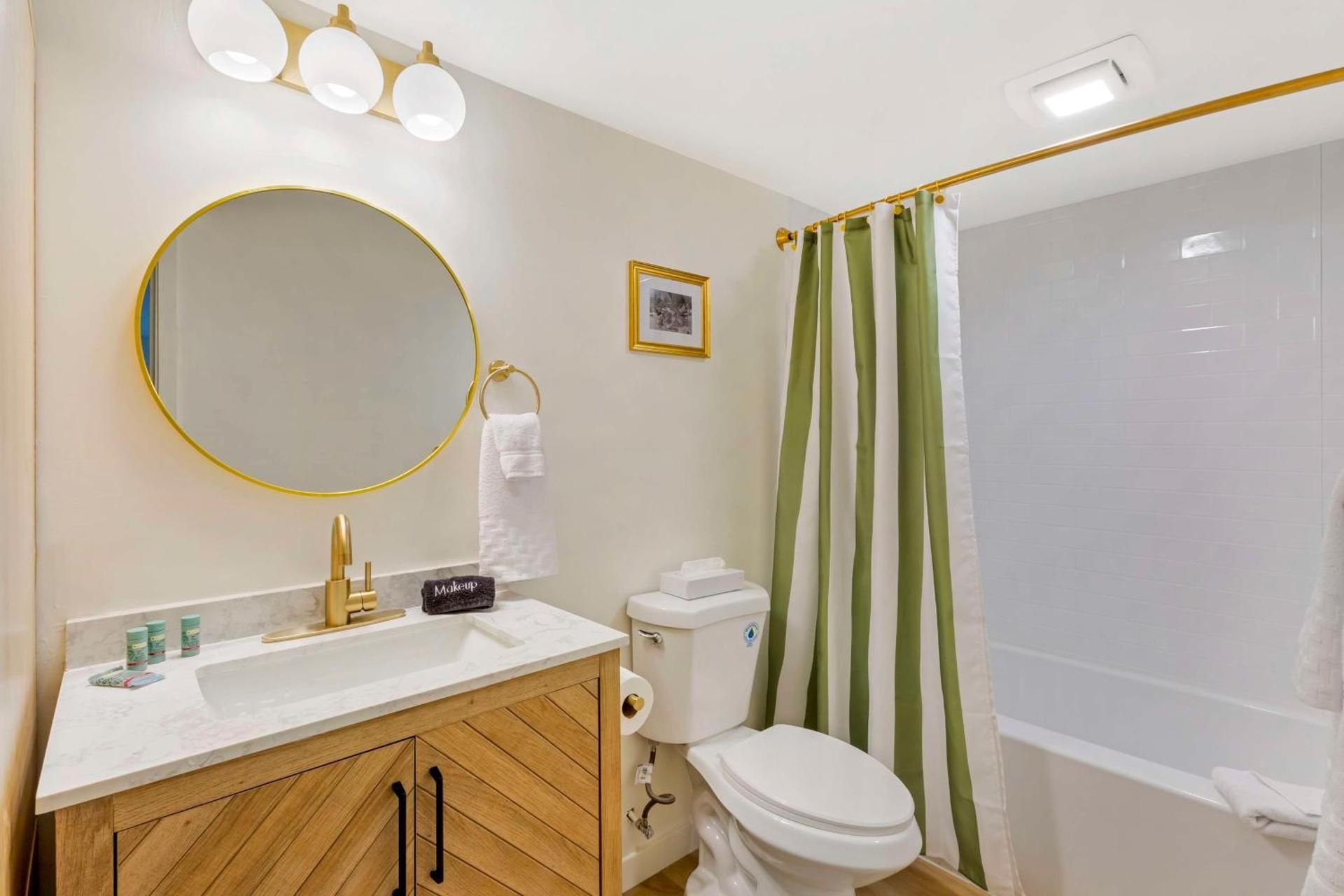 King Room - Pet-Friendly/Non-Smoking