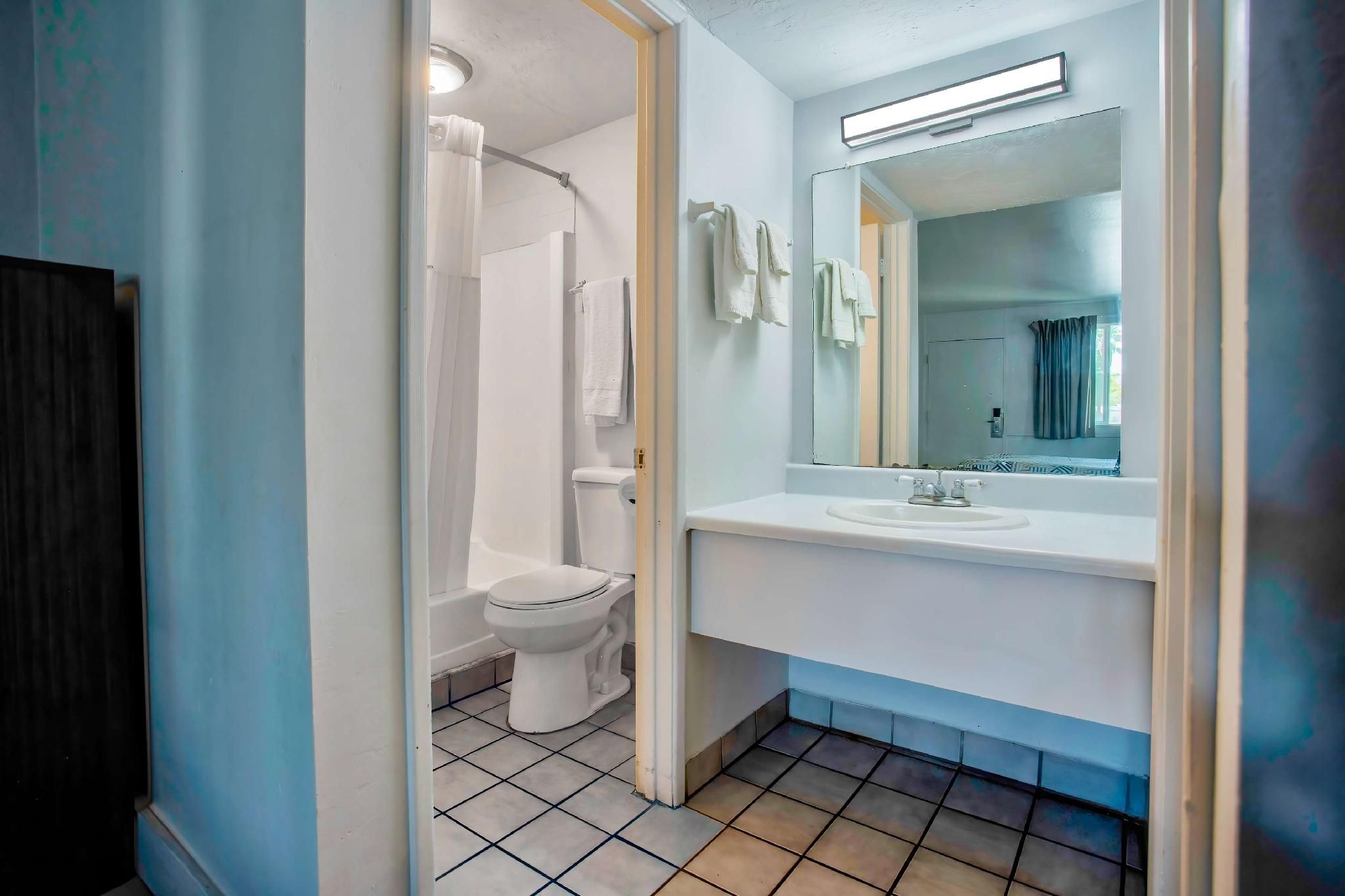 1 KB | Non-Smoking, Micfridge