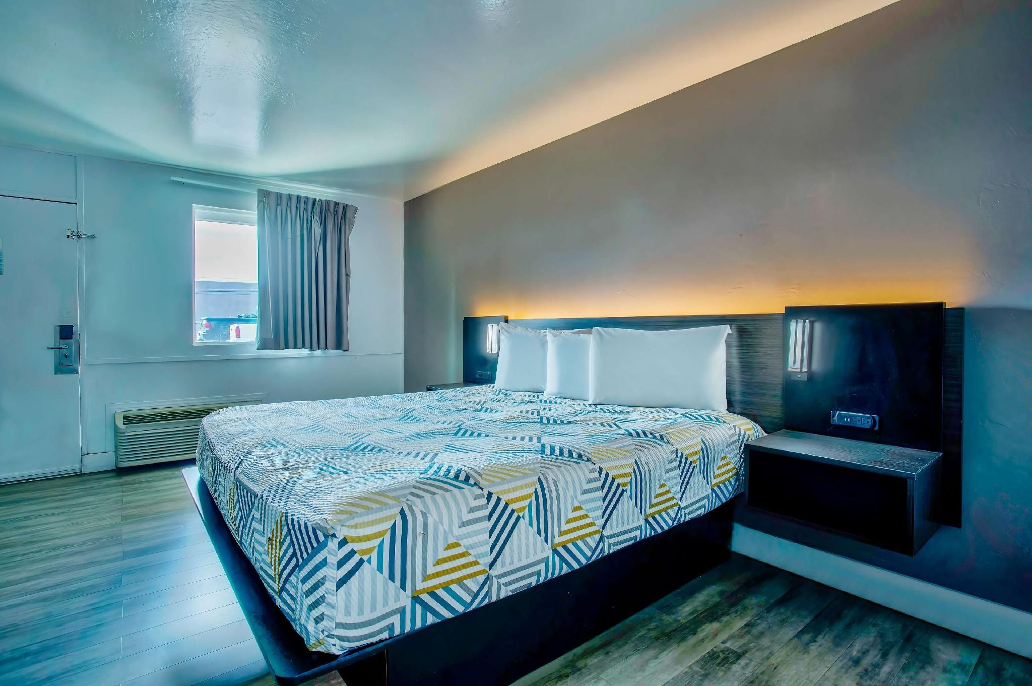 1 KB | Non-Smoking, Micfridge