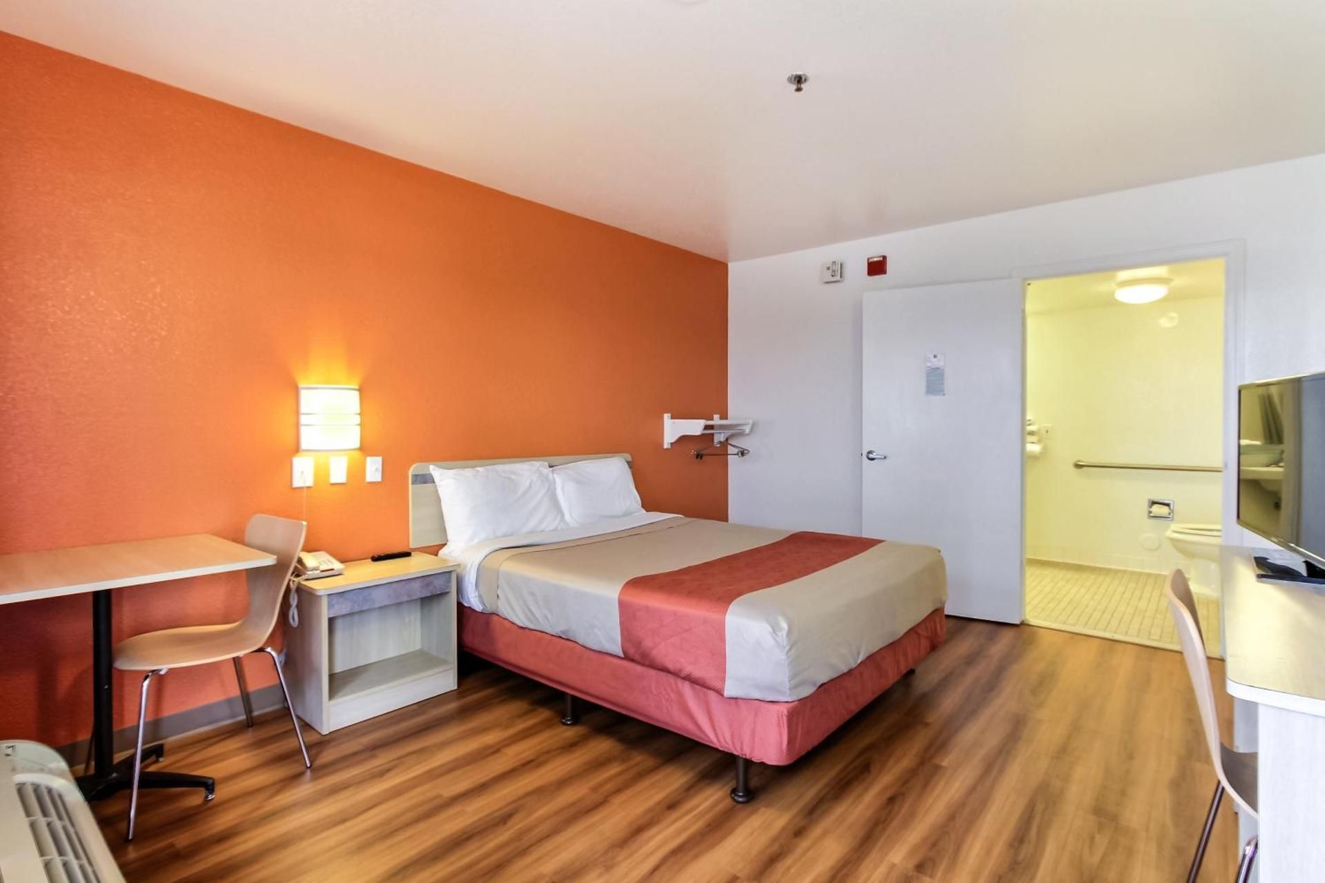 1 Queen Bed | Mini Fridge