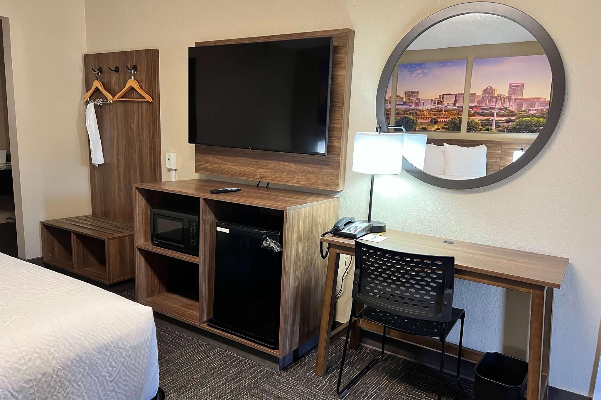 1 Queen Bed, Non-Smoking