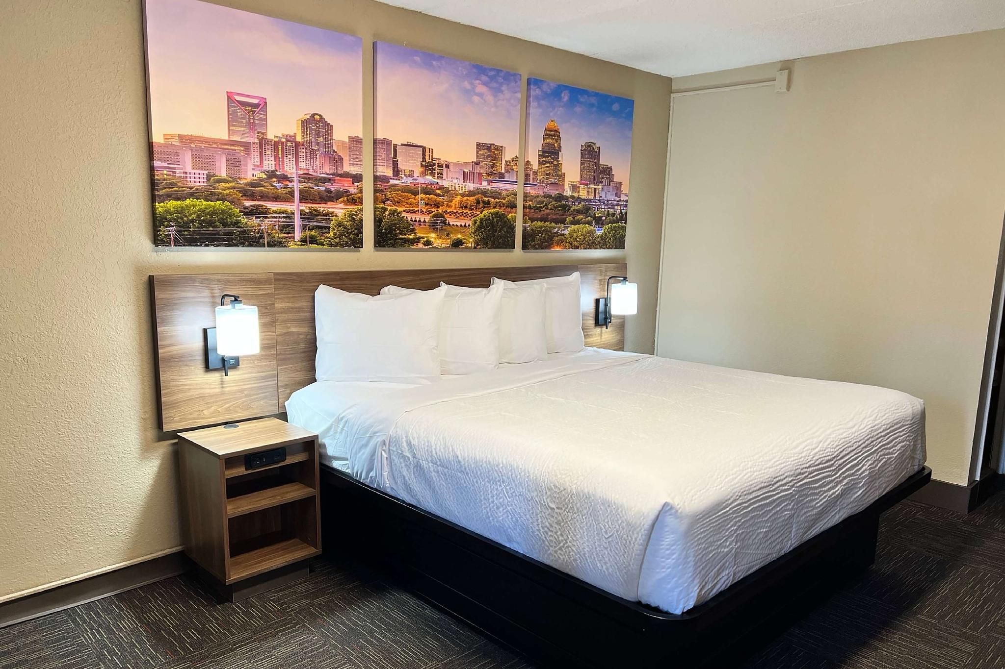 1 King Bed, Non-Smoking