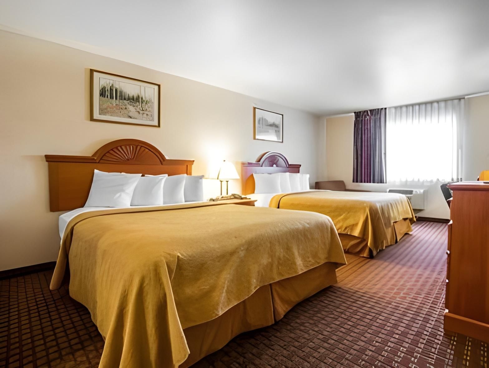 Queen with 2 Queen Beds - Non-Smoking