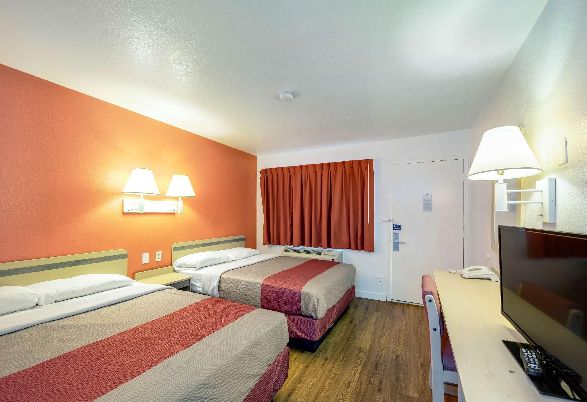 2 Full Beds | Non-Smoking, Micfridge