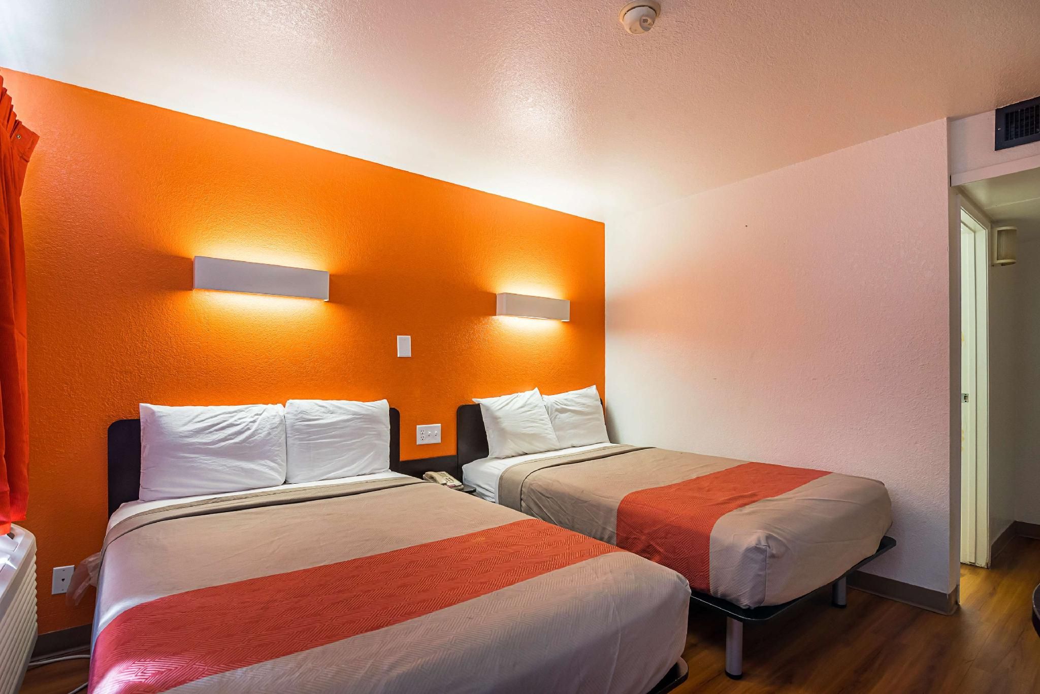 2 Full Beds Non-Smoking