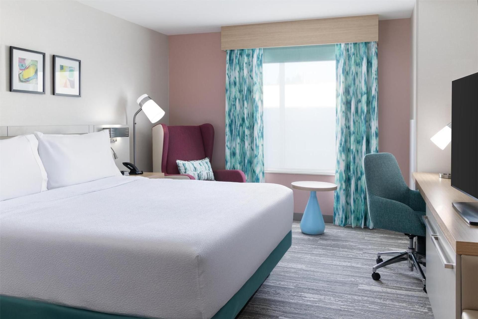 King Room with Shower - Mobility Accessible