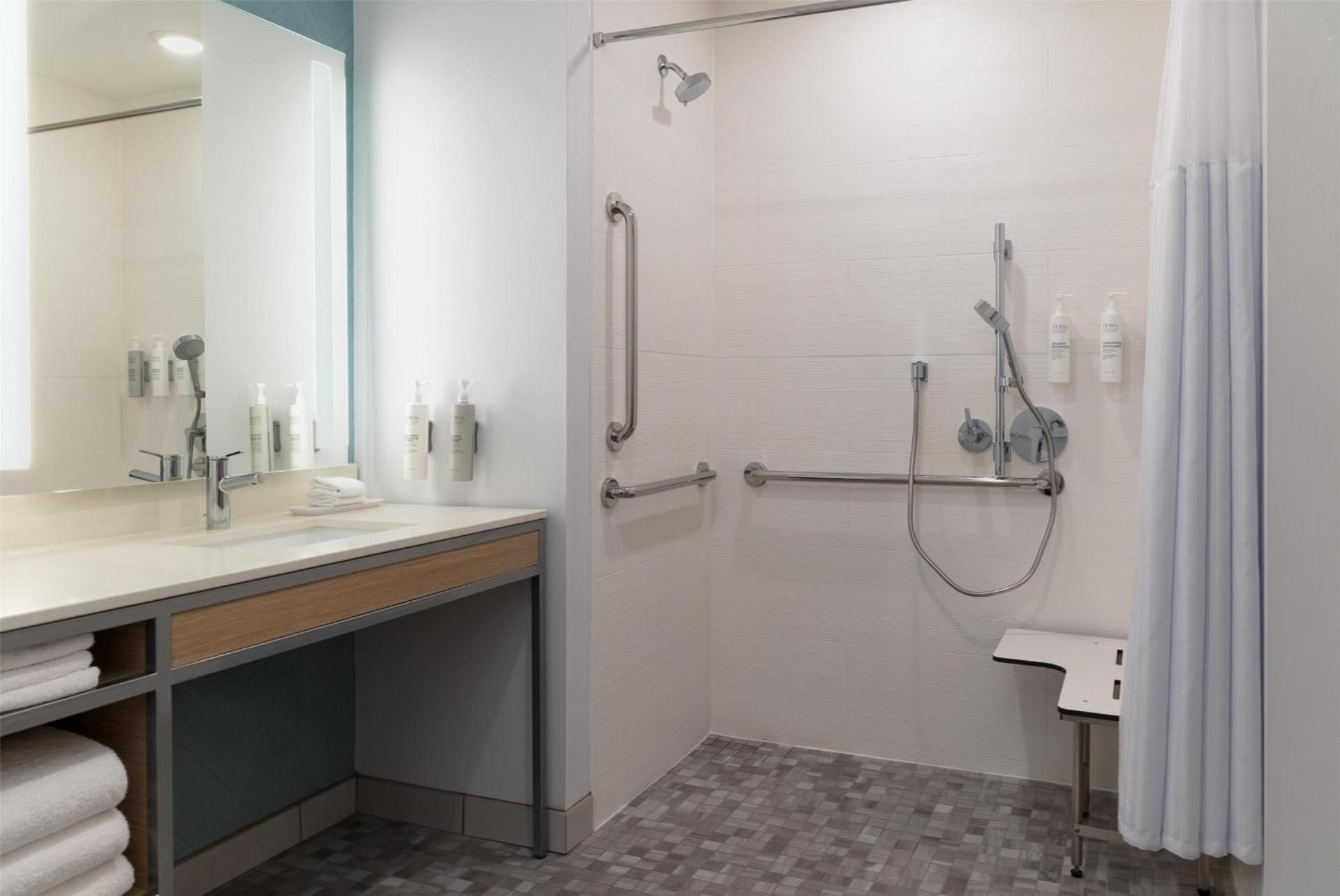 King Room with Shower - Mobility Accessible