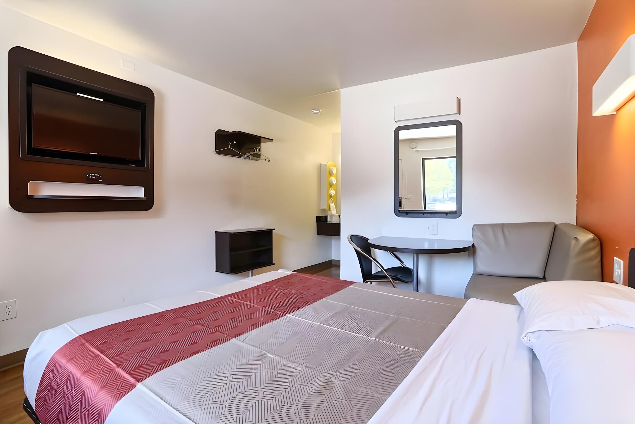 Super 8 by Wyndham Walnut Creek 1 Queen Bed, Non-Smoking