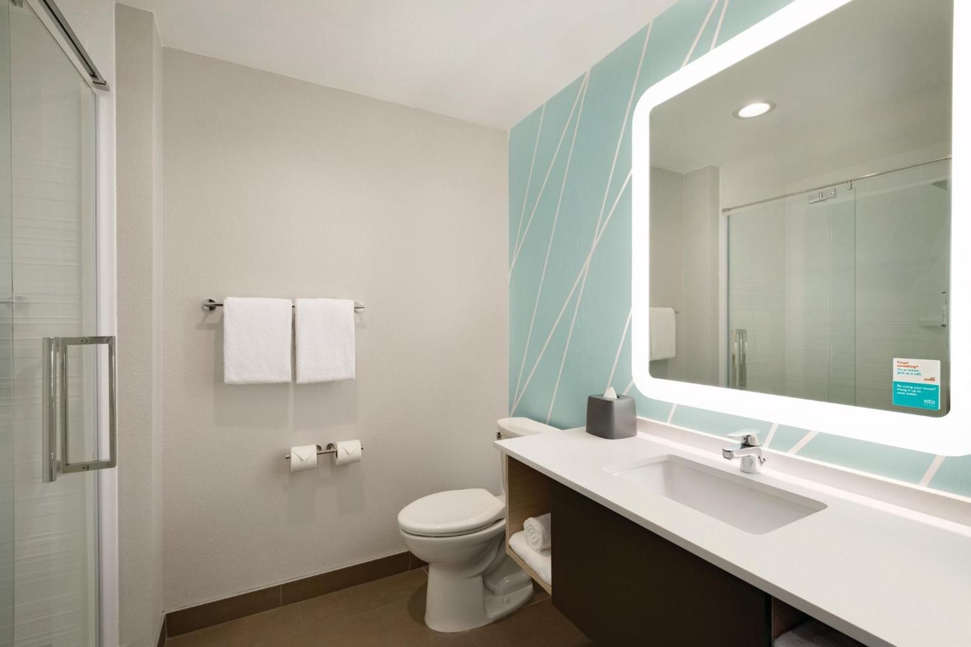 Standard Queen Room with Two Queen Beds and Tub - Mobility/Communications Accessible