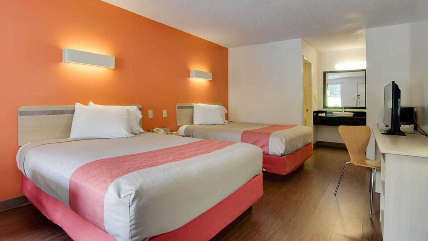 Motel6 Cartersville, GA 1 QUEEN BED | SMOKING 2