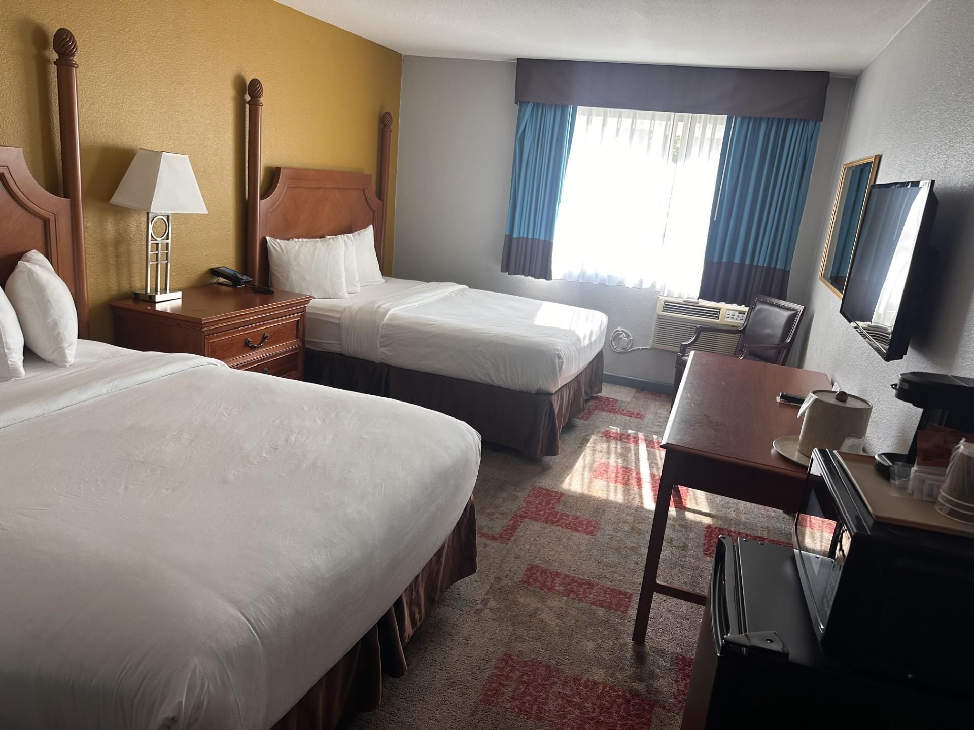 2 Queen Beds
