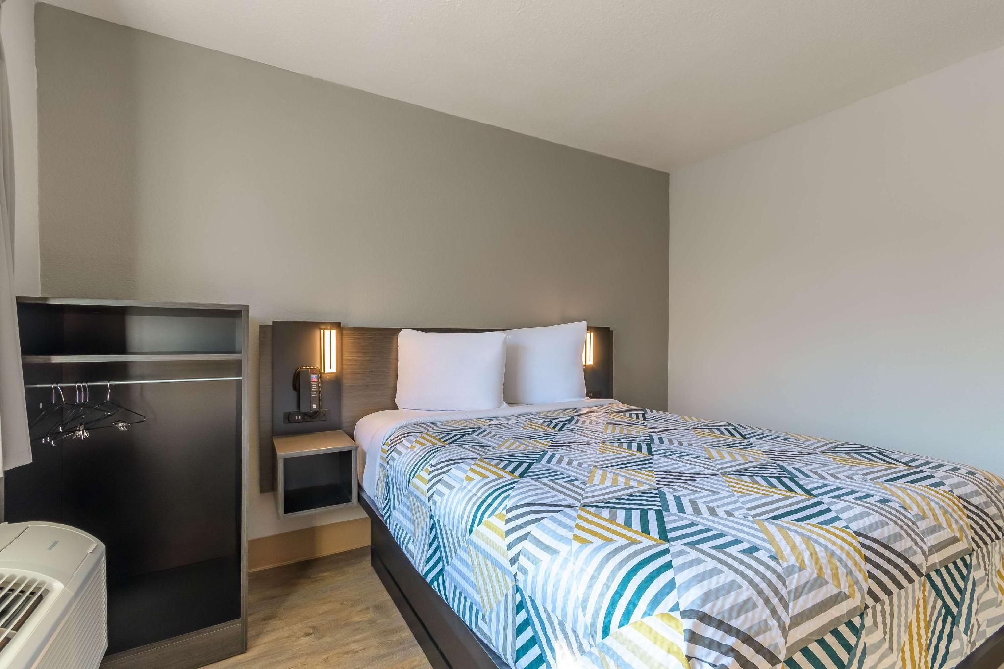 1 Full Bed | Non-Smoking, Kitchen