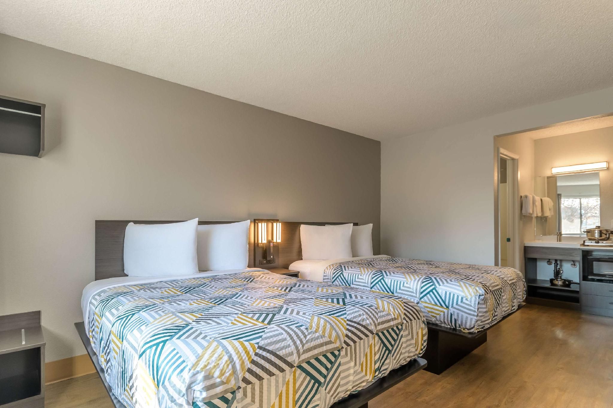 2 Full Beds | Non-Smoking, Kitchen