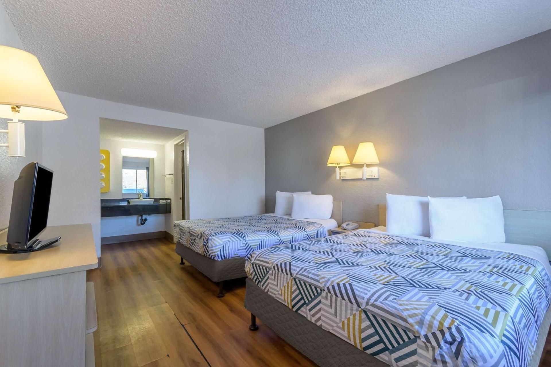 Deluxe Queen Room with Two Queen Beds – Disability Access