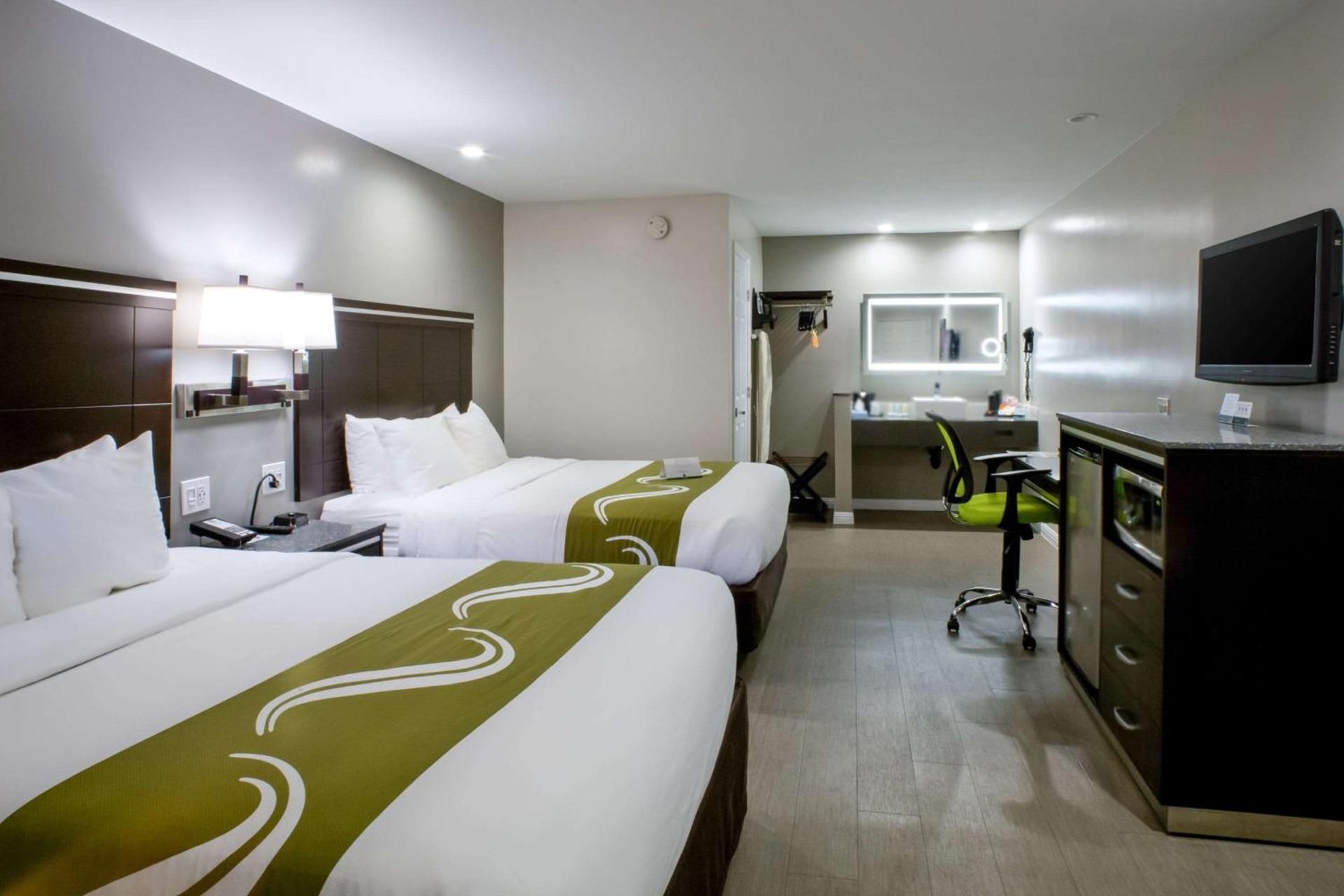 2 Queen Beds Nonsmoking