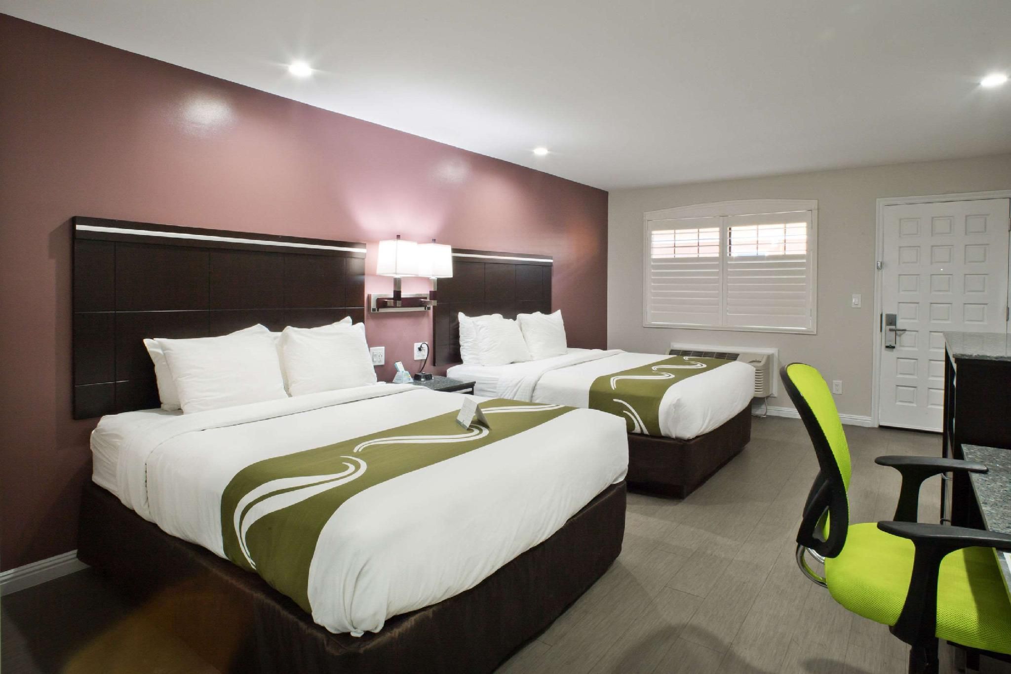 2 Queen Beds Nonsmoking