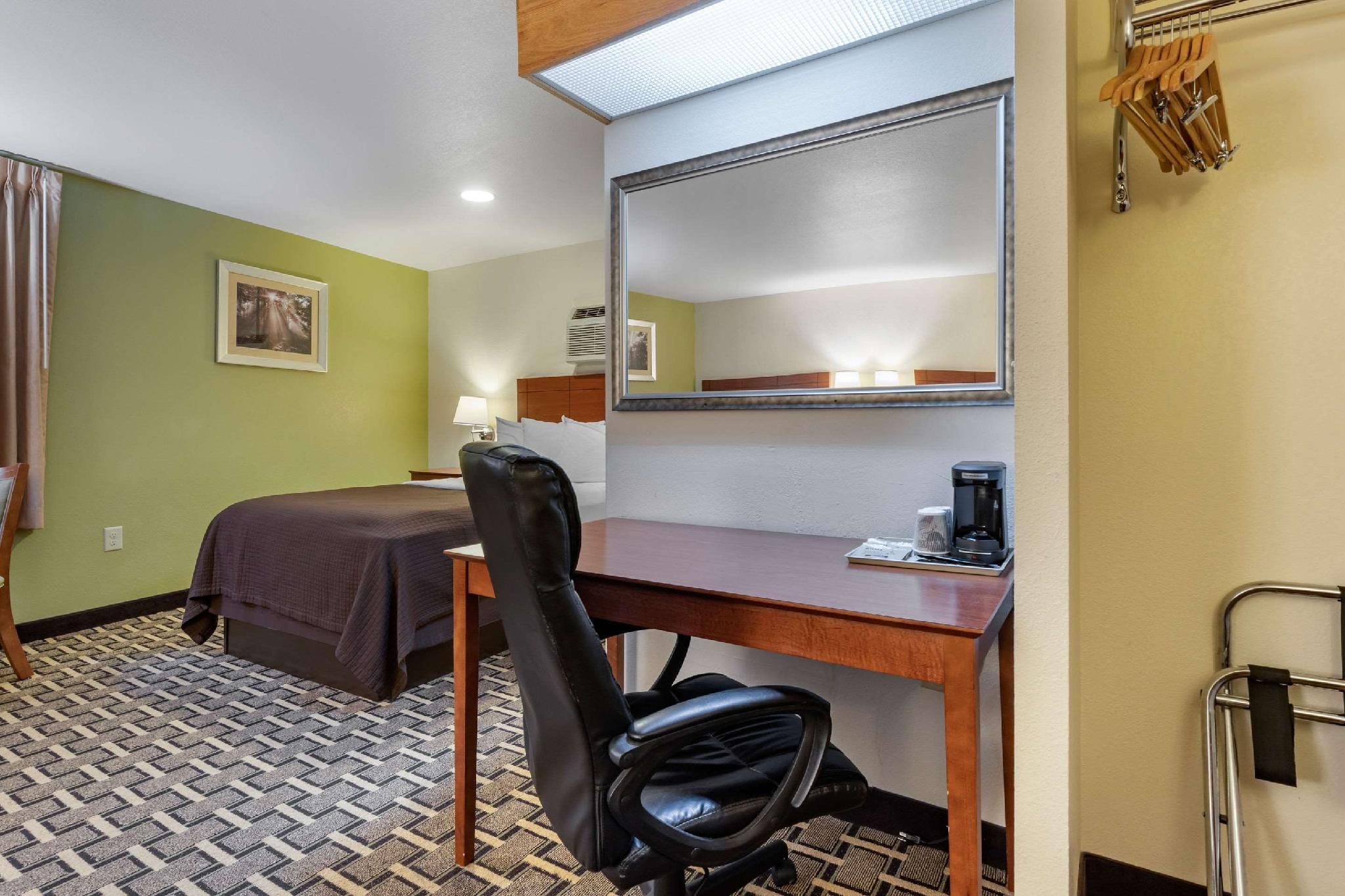 3 Double Beds, Nonsmoking