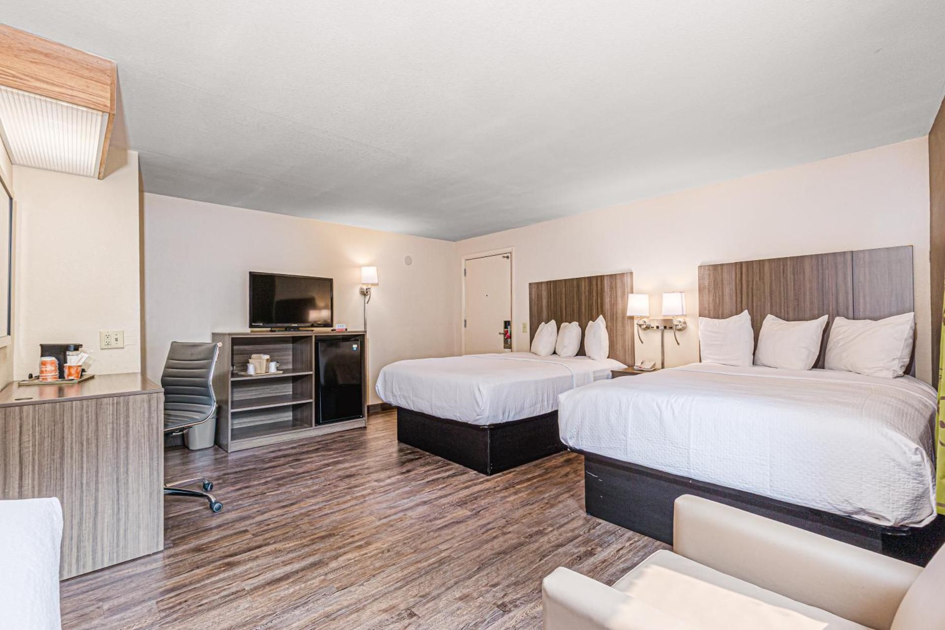 Queen Room with Three Queen Beds - Non-Smoking