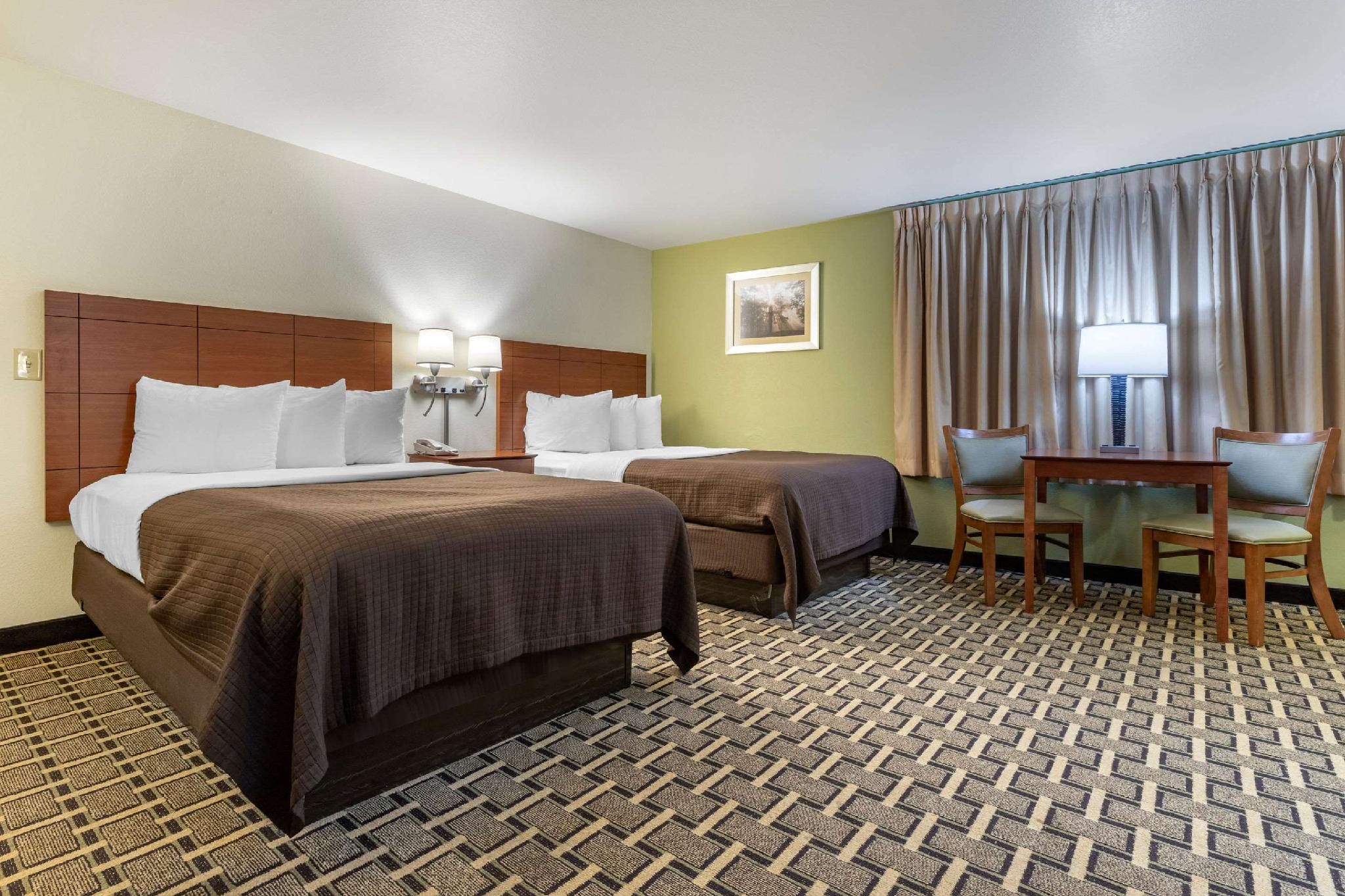 3 Double Beds, Nonsmoking
