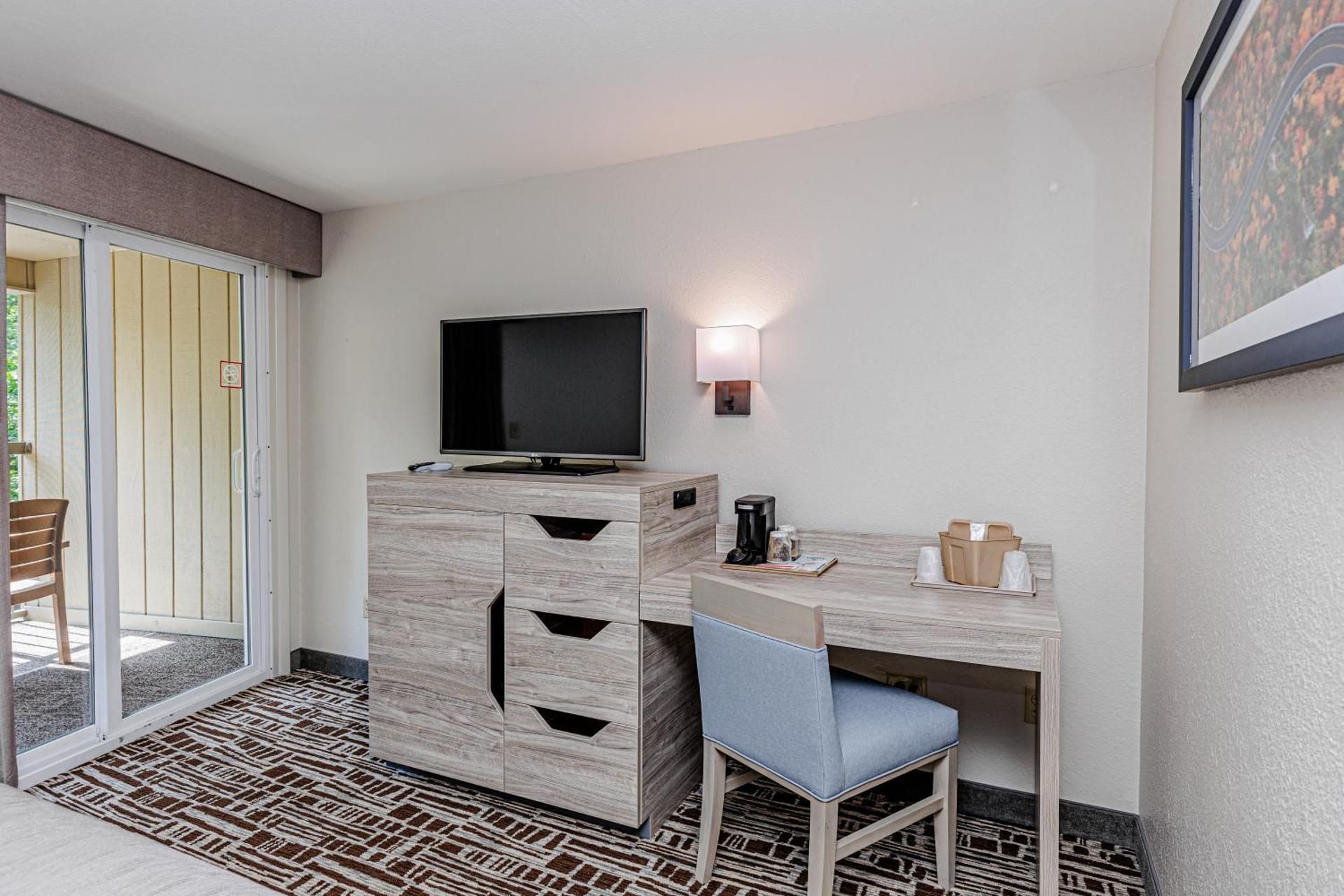 Rivers Edge Motel Queen Room 3